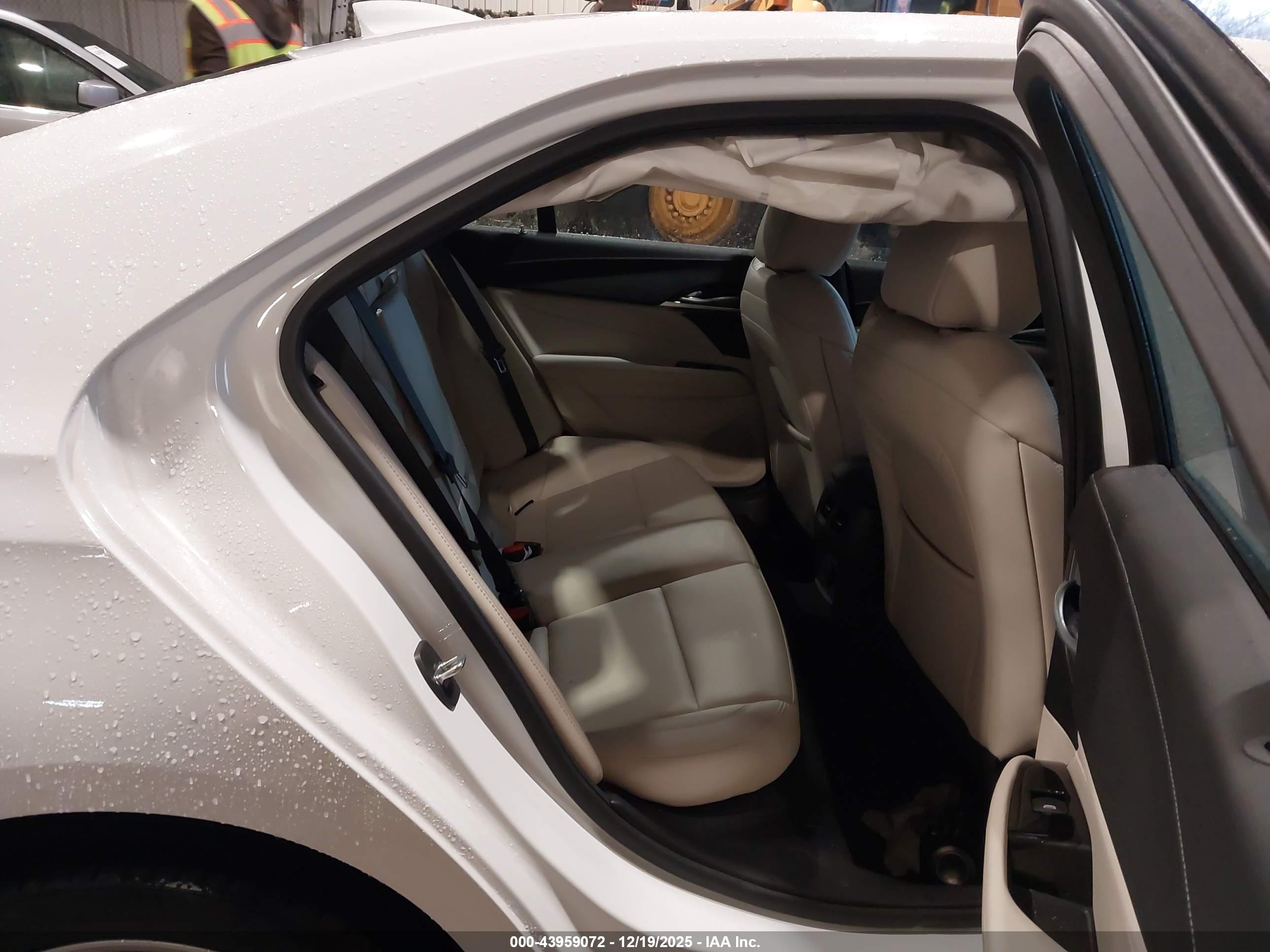 CADILLAC CT4 image 8