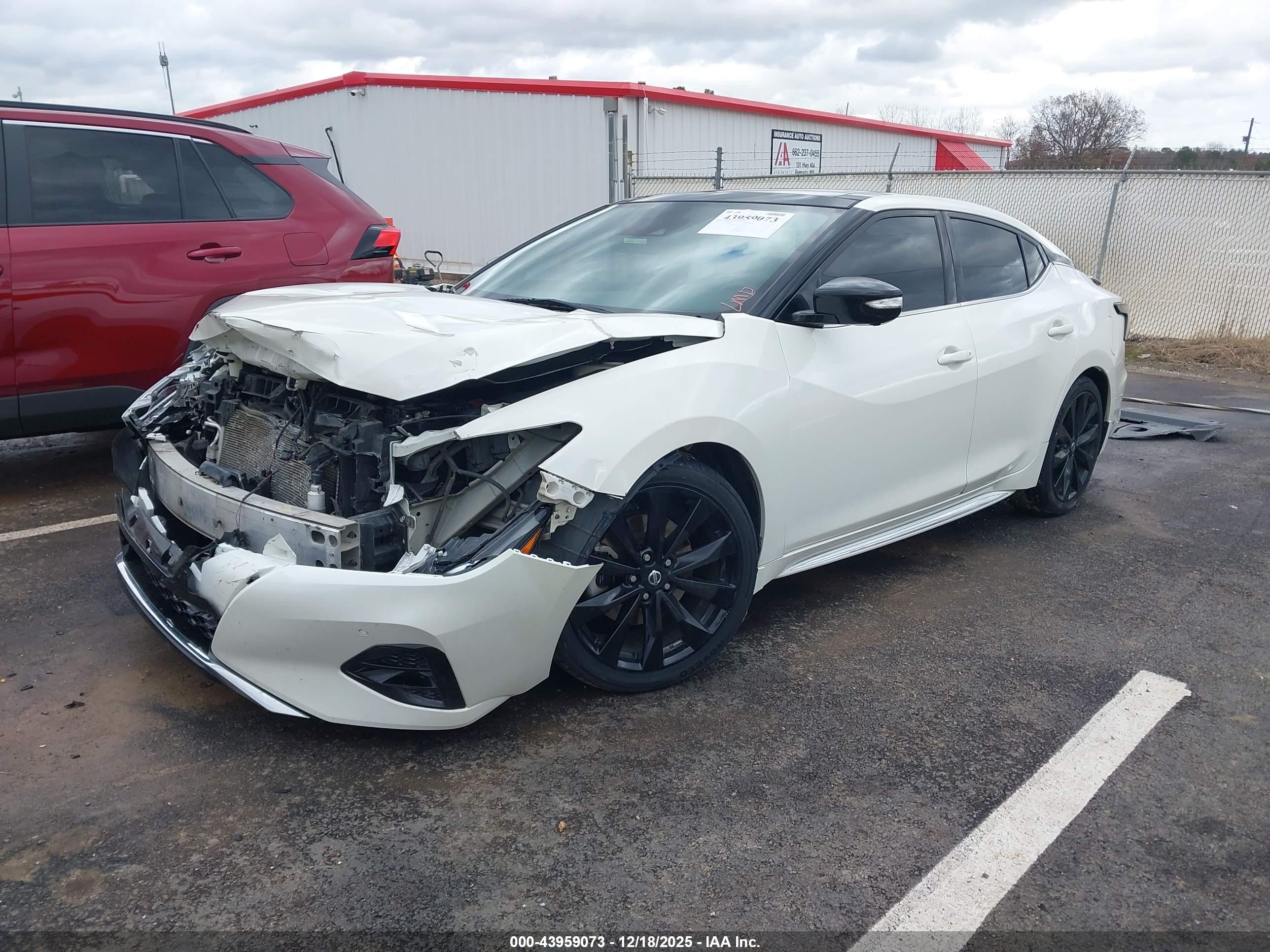 NISSAN MAXIMA image 2