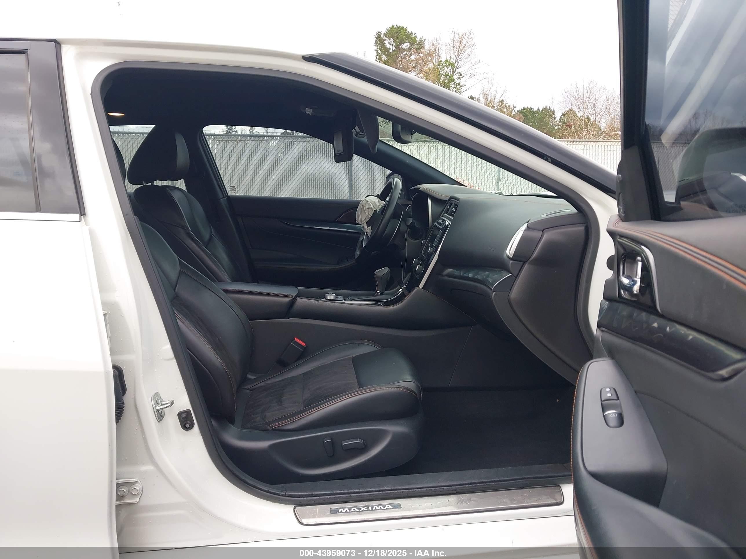 NISSAN MAXIMA image 5