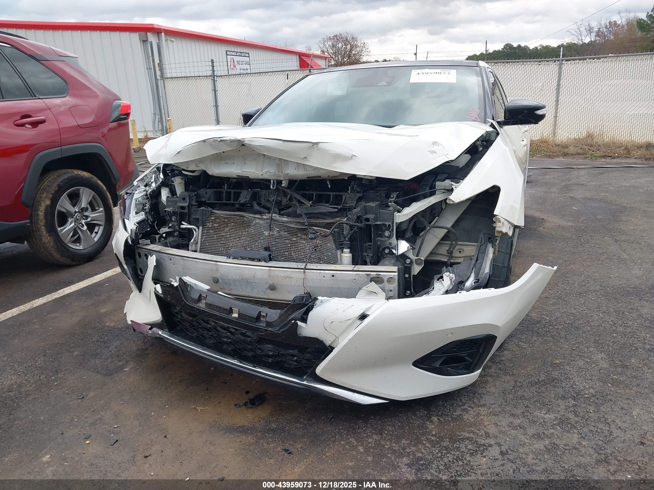NISSAN MAXIMA image 6