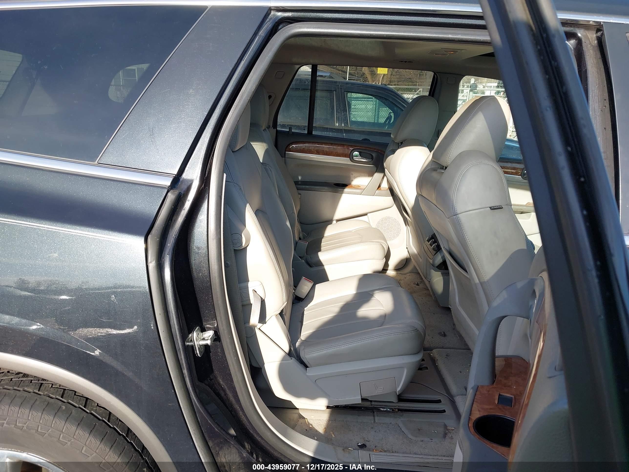 BUICK ENCLAVE image 8
