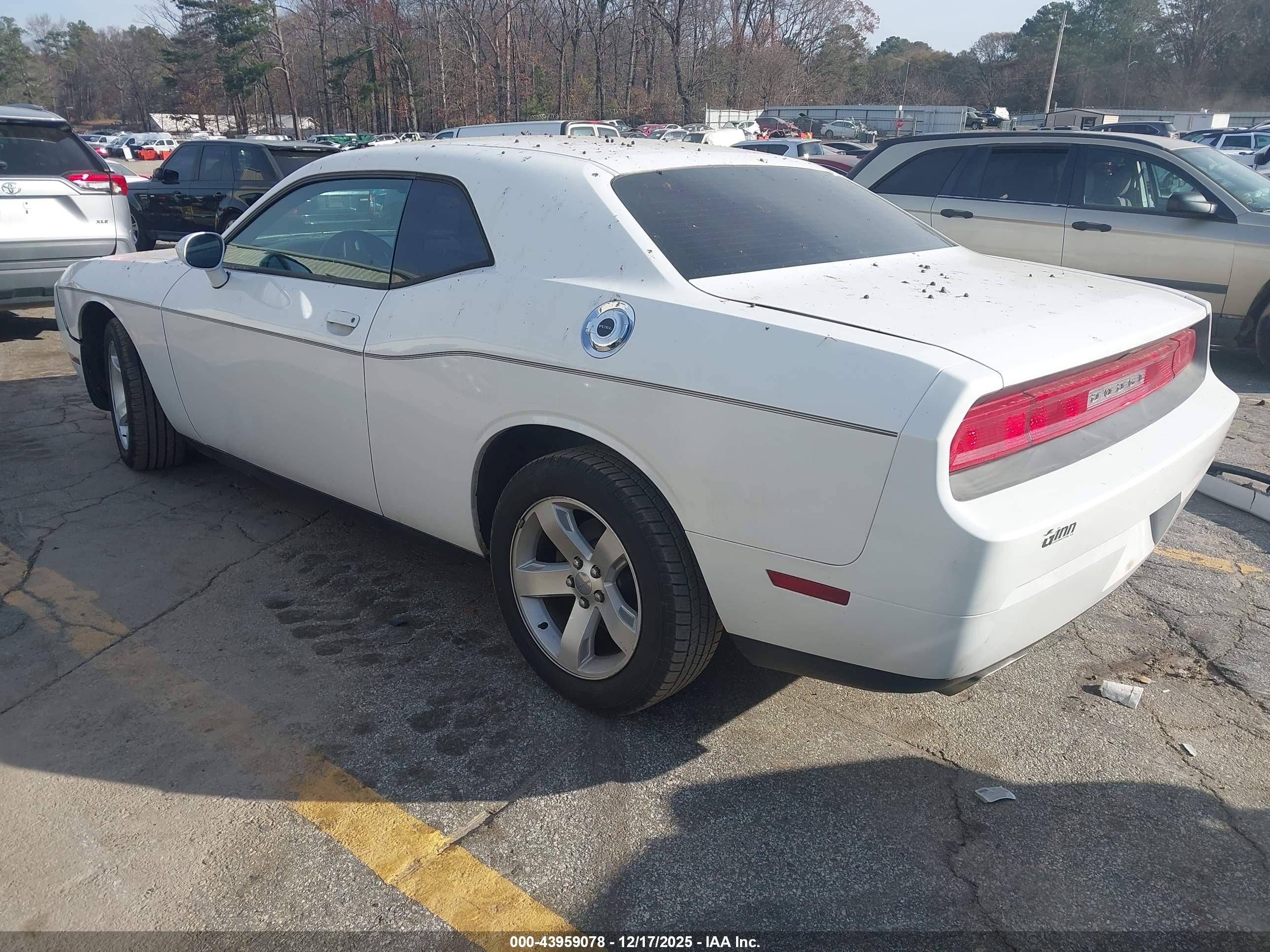 DODGE CHALLENGER image 3