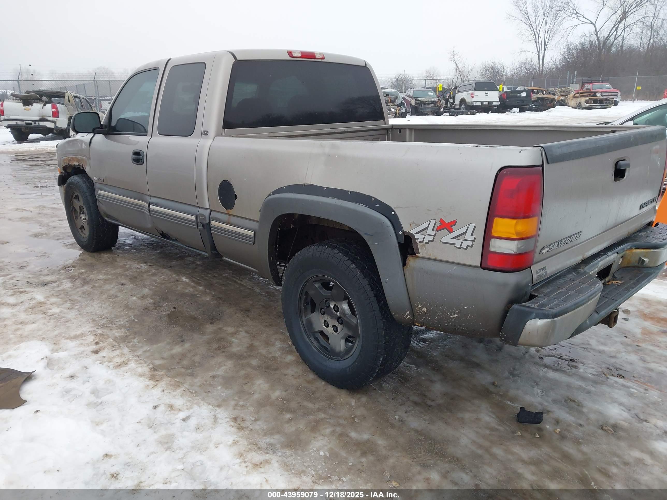 CHEVROLET SILVERADO image 3
