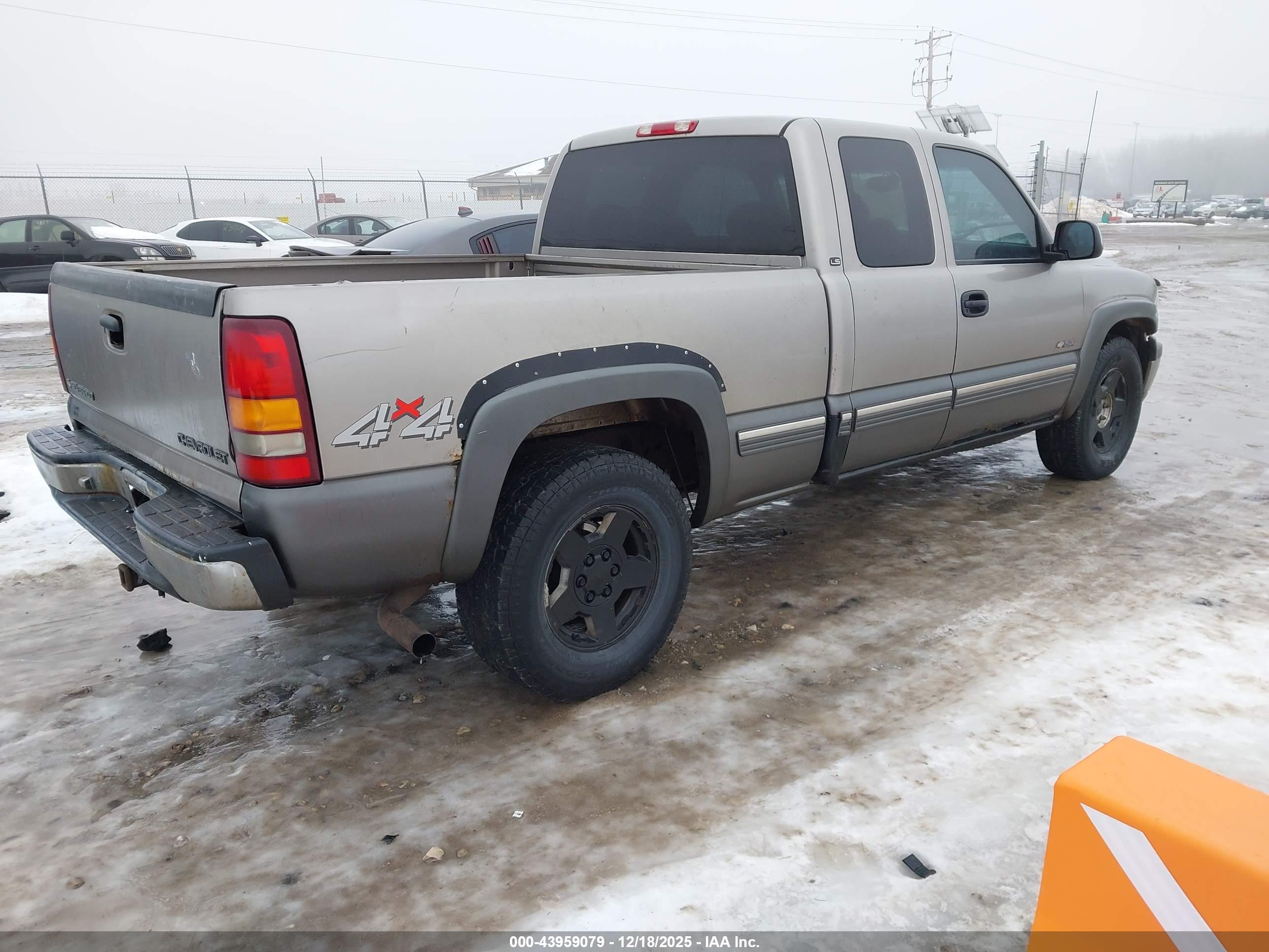 CHEVROLET SILVERADO image 4
