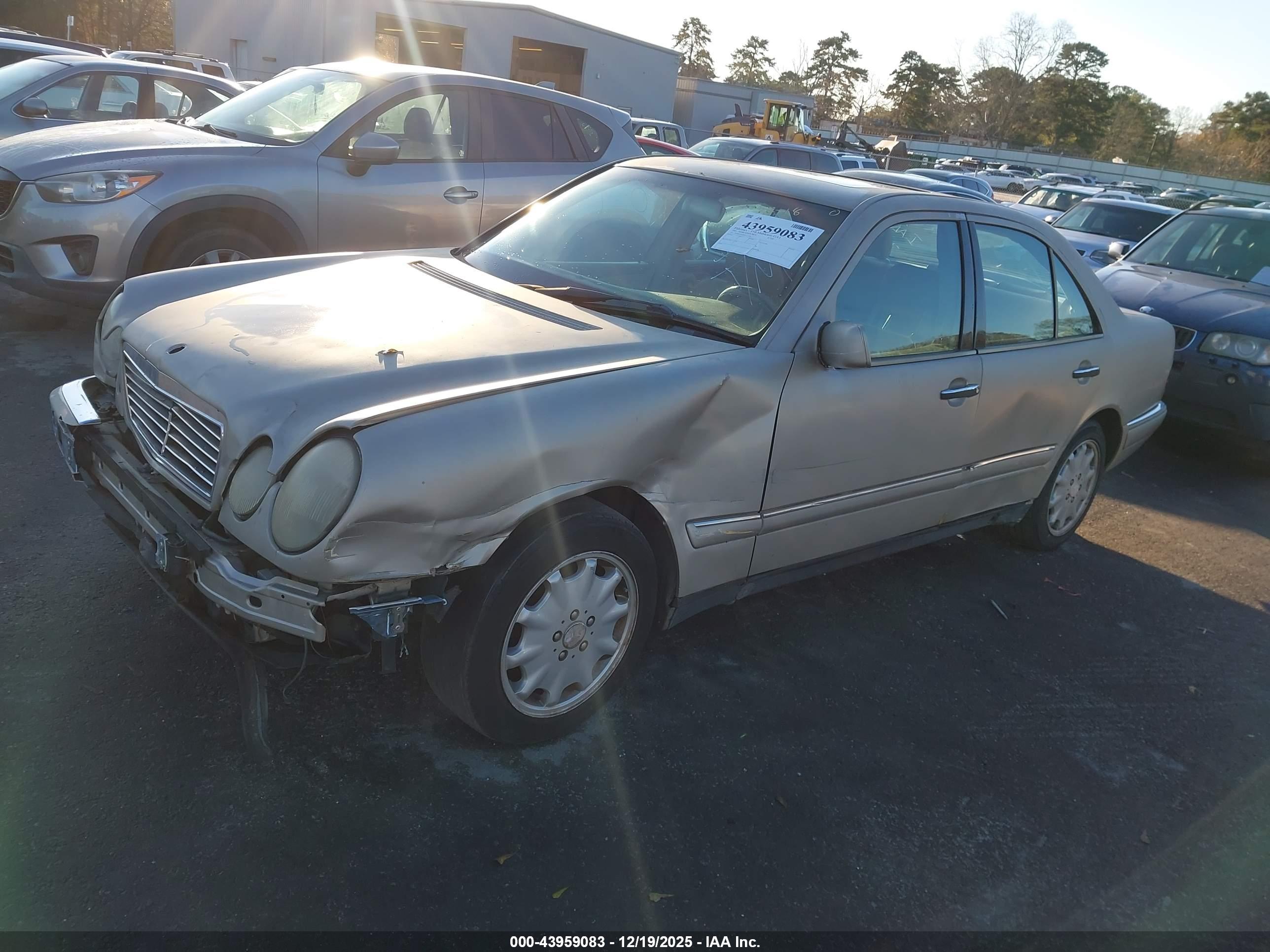 MERCEDES-BENZ E image 2