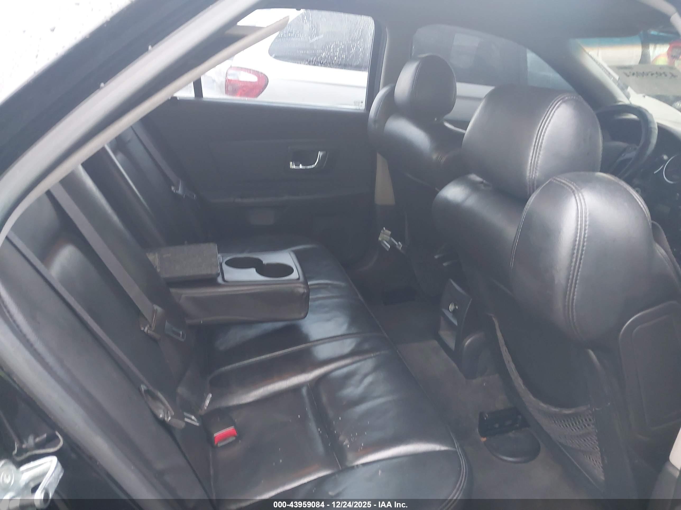 CADILLAC CTS image 8
