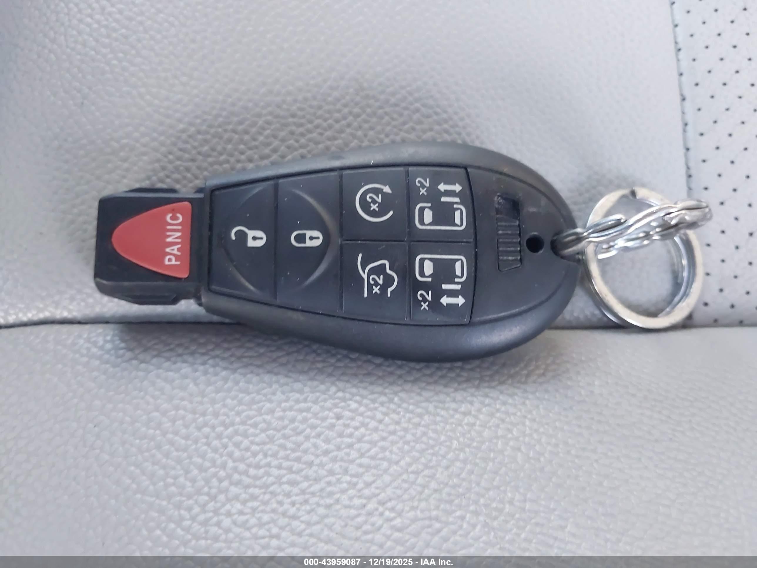 CHRYSLER TOWN image 11