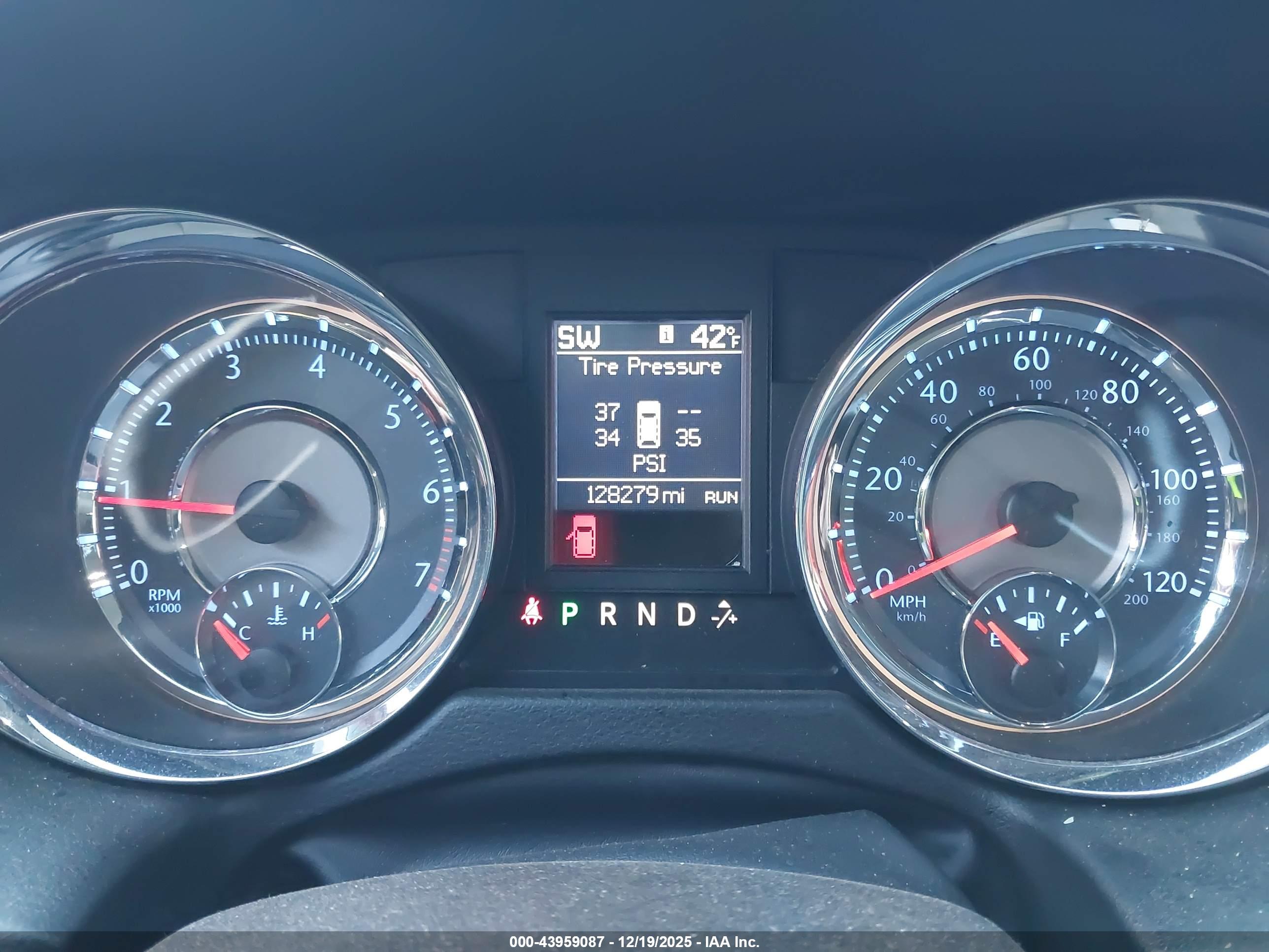 CHRYSLER TOWN image 7