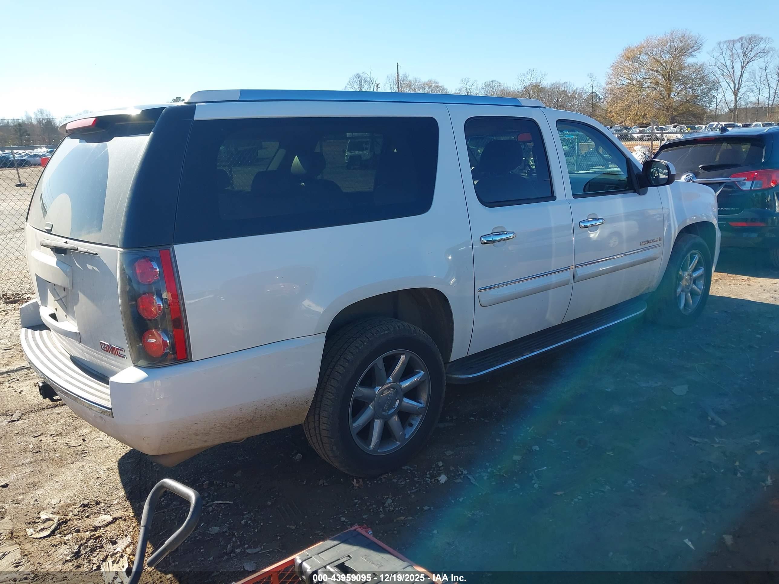 GMC YUKON image 4