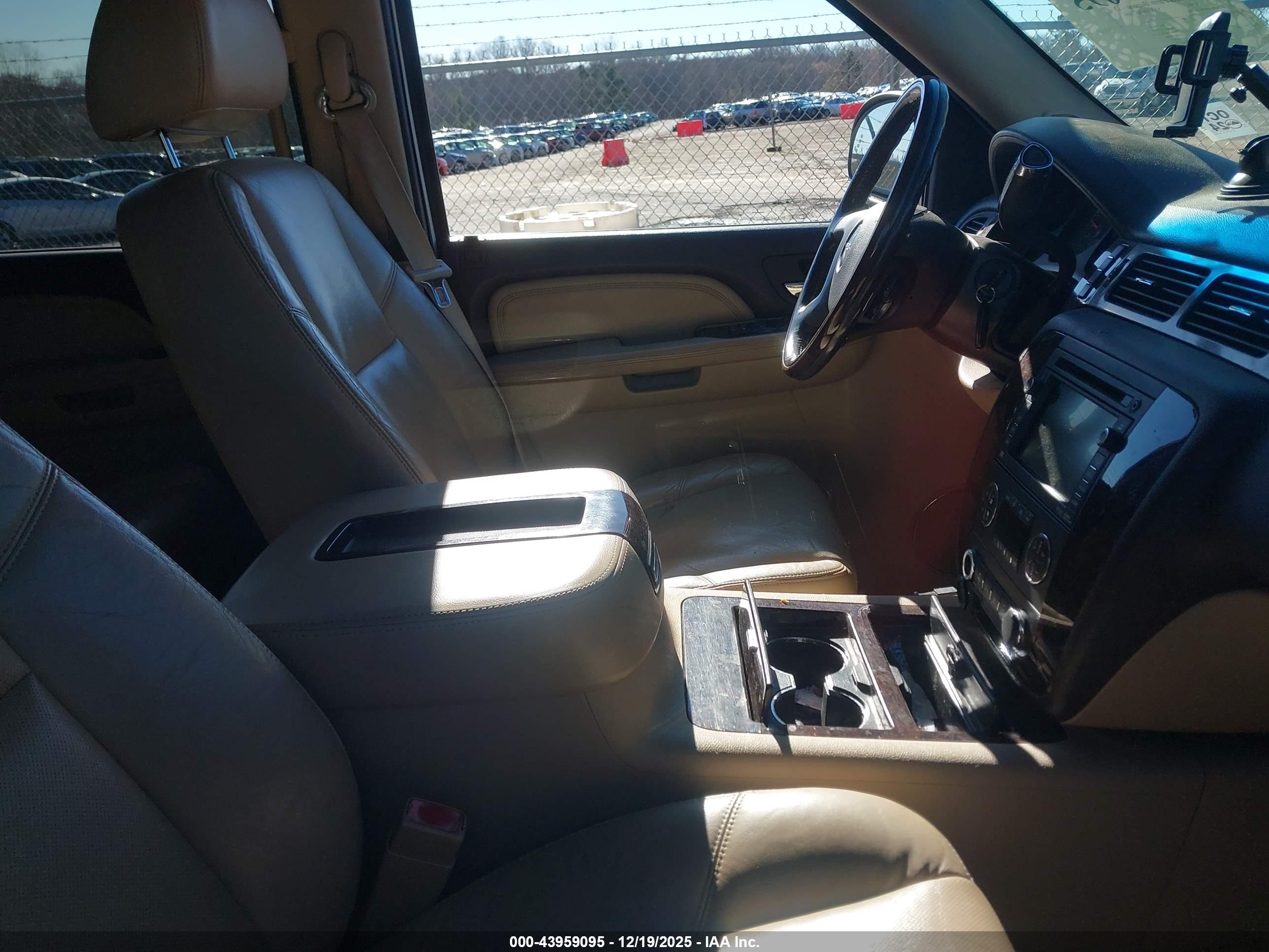 GMC YUKON image 5