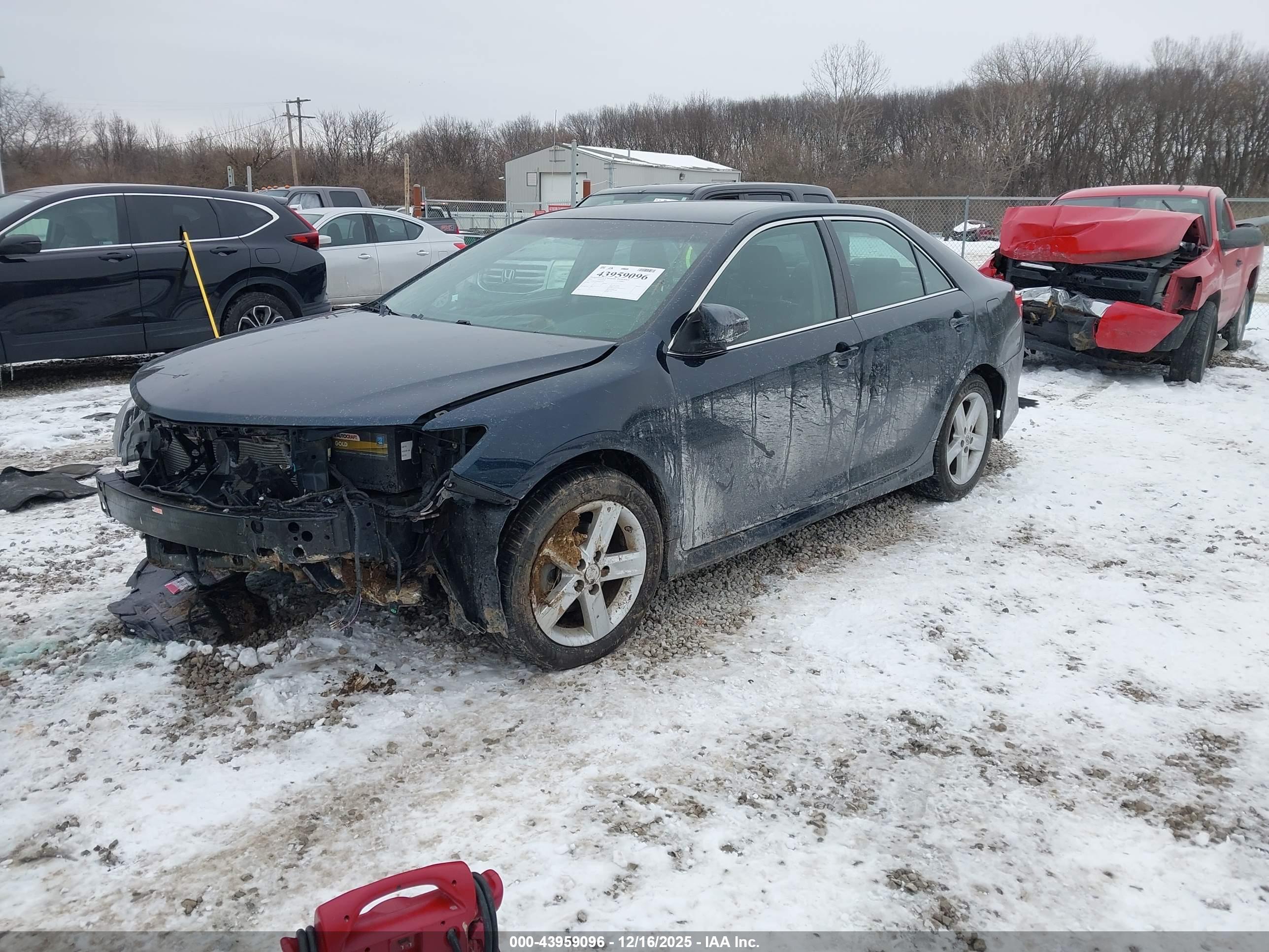 TOYOTA CAMRY image 2