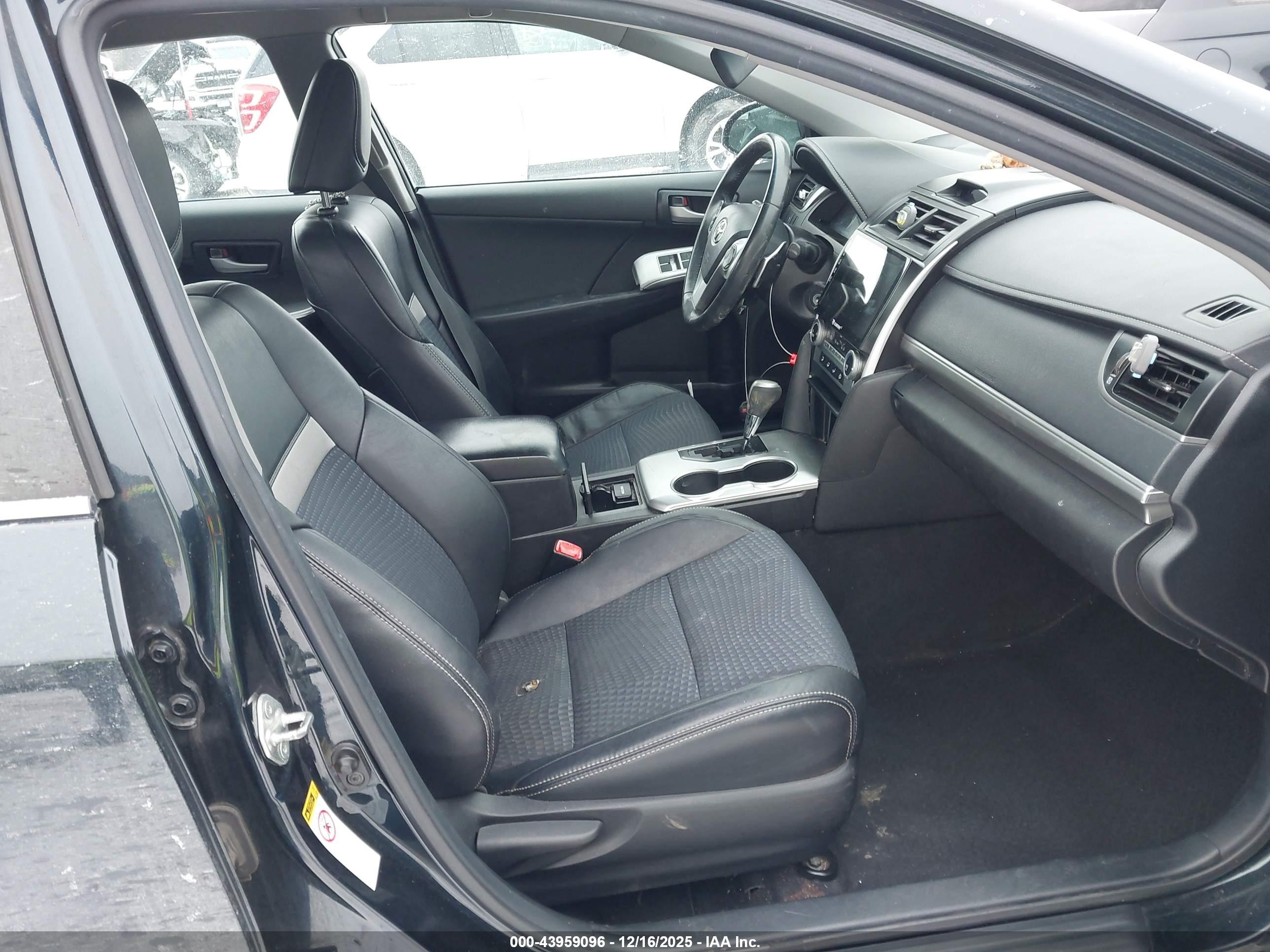 TOYOTA CAMRY image 5
