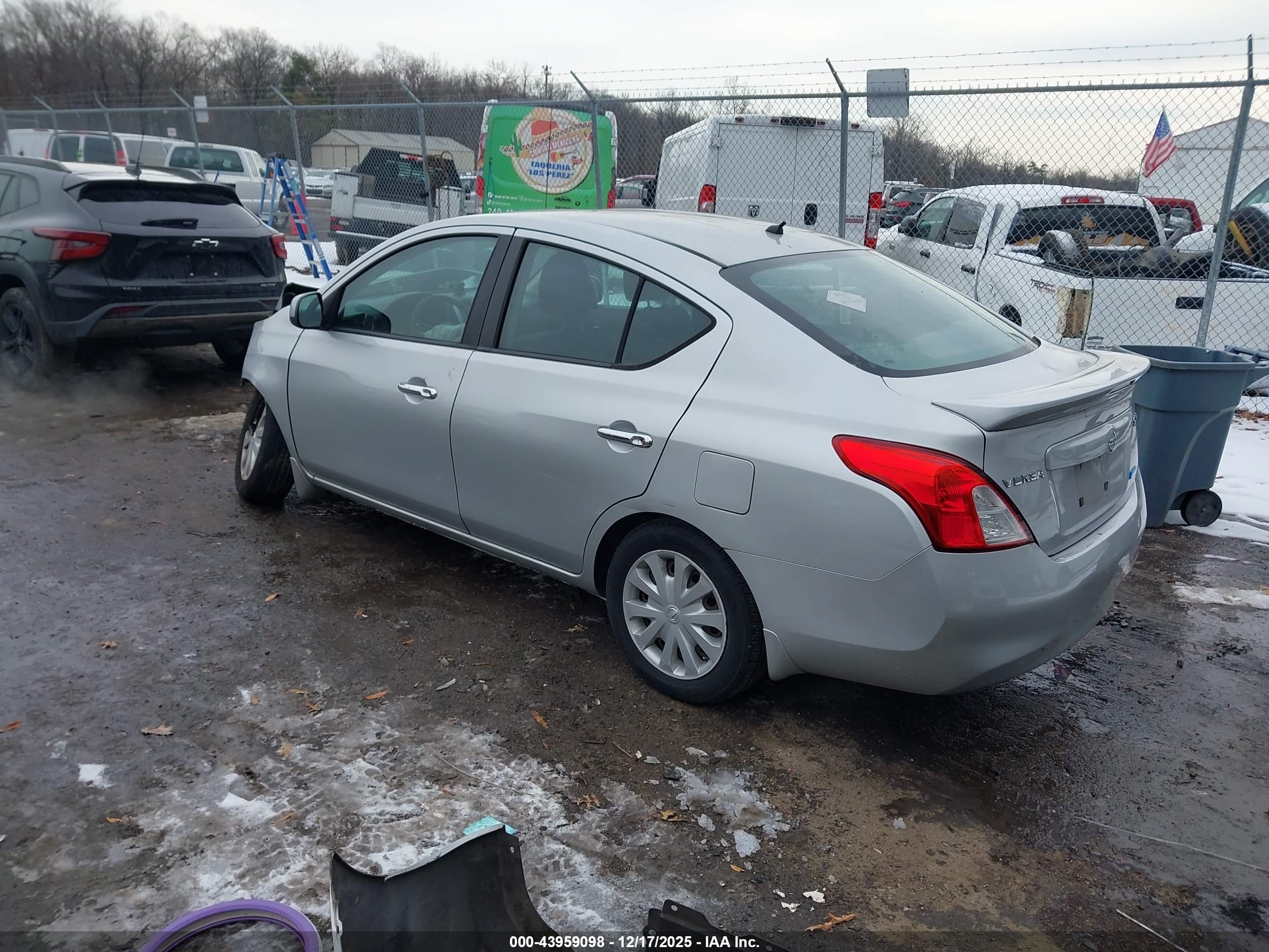 NISSAN VERSA image 3