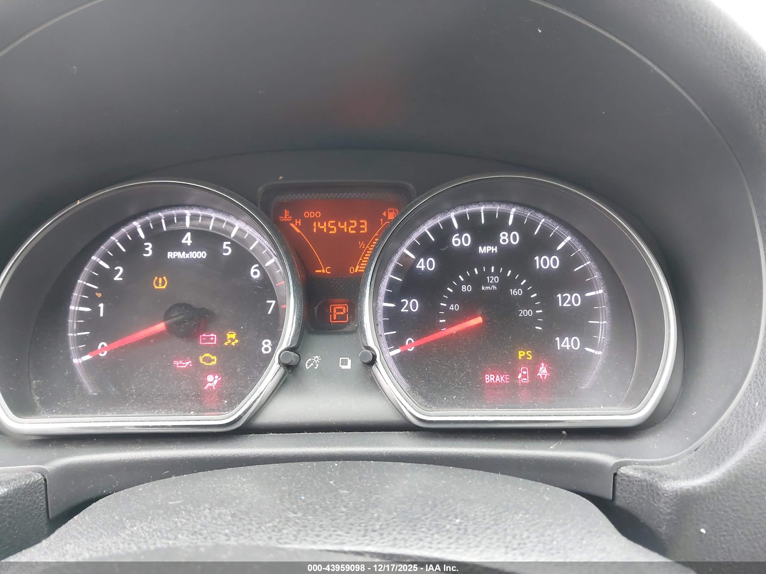 NISSAN VERSA image 7
