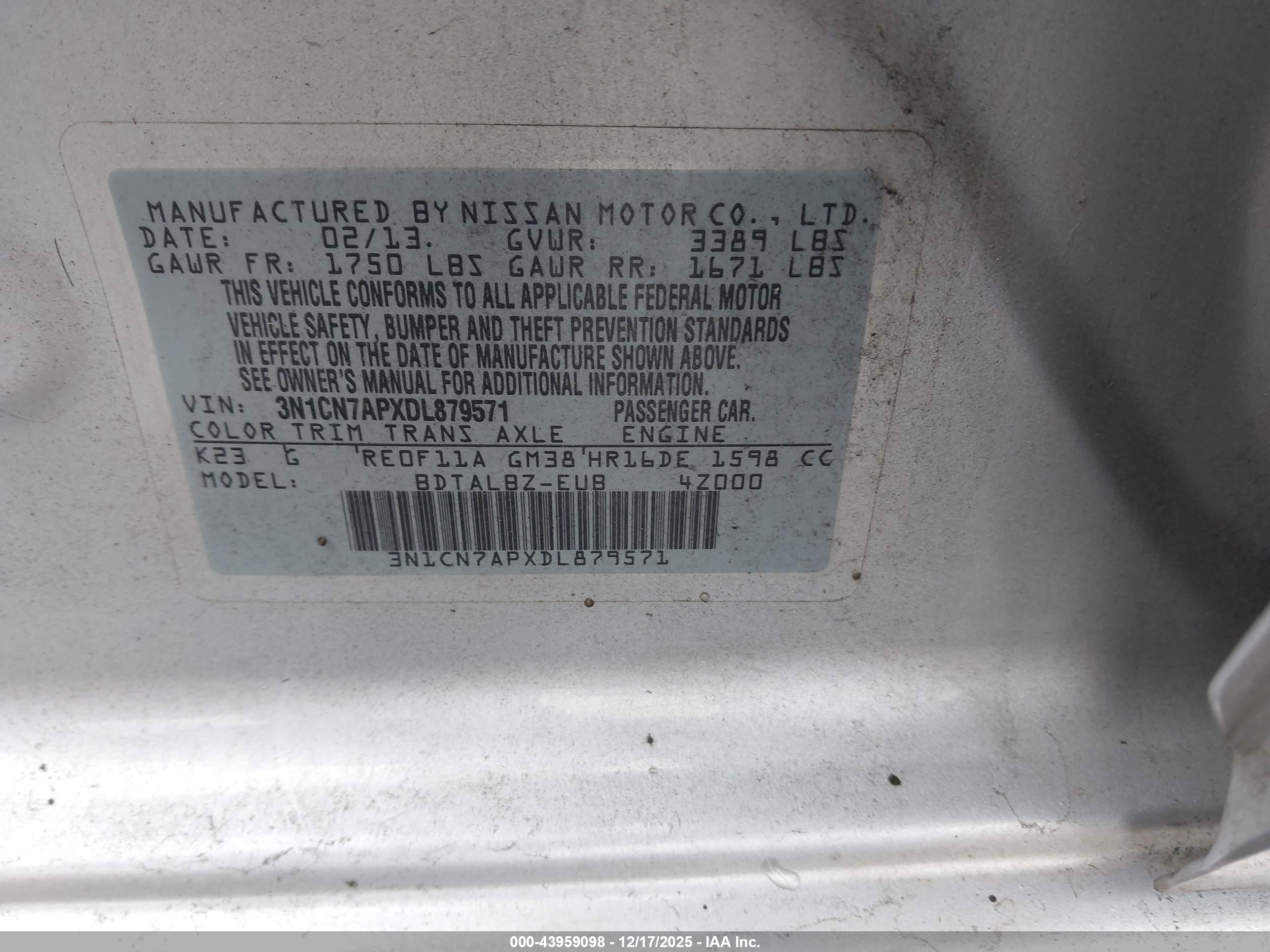 NISSAN VERSA image 9