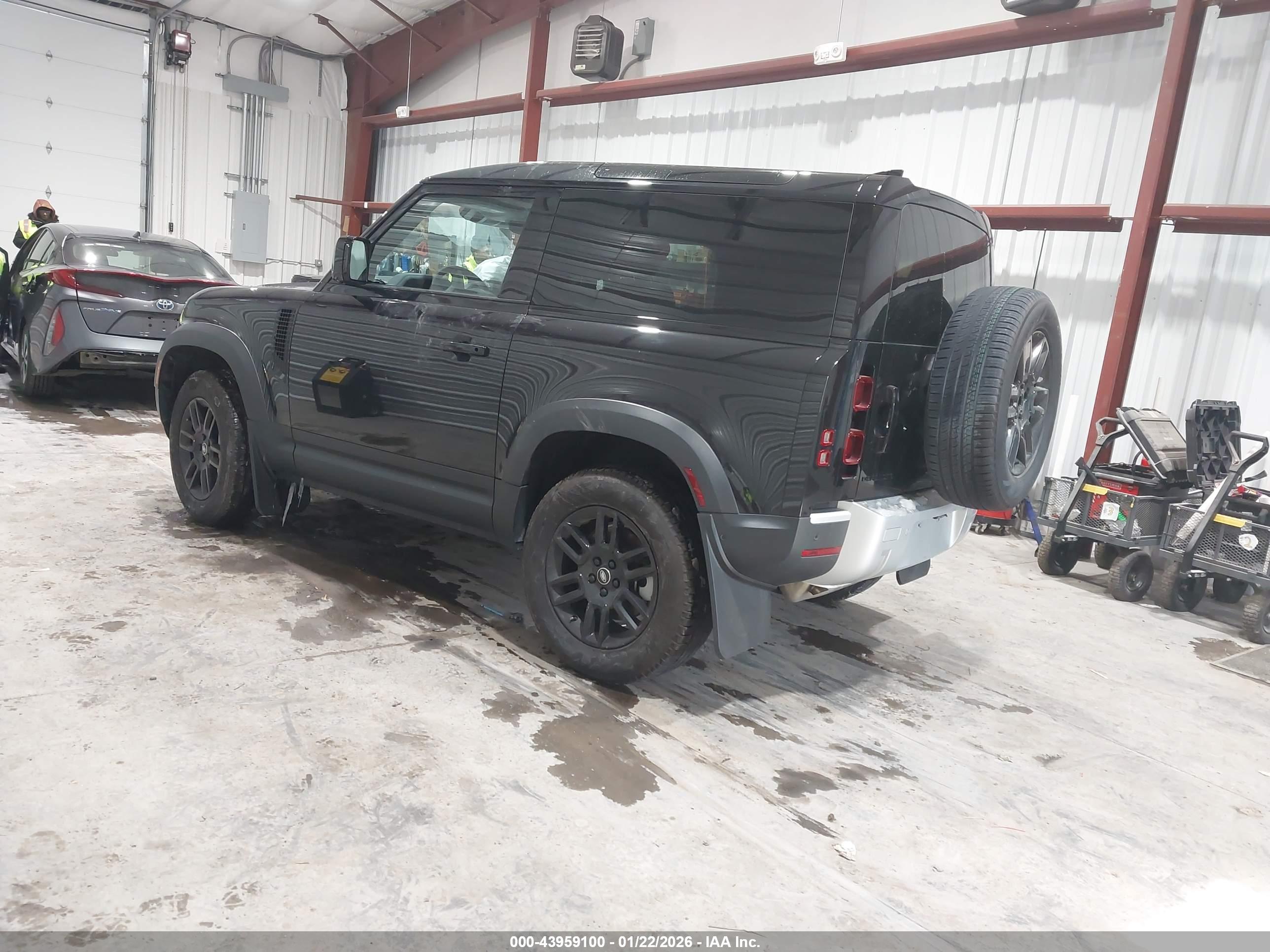 LAND ROVER image 3