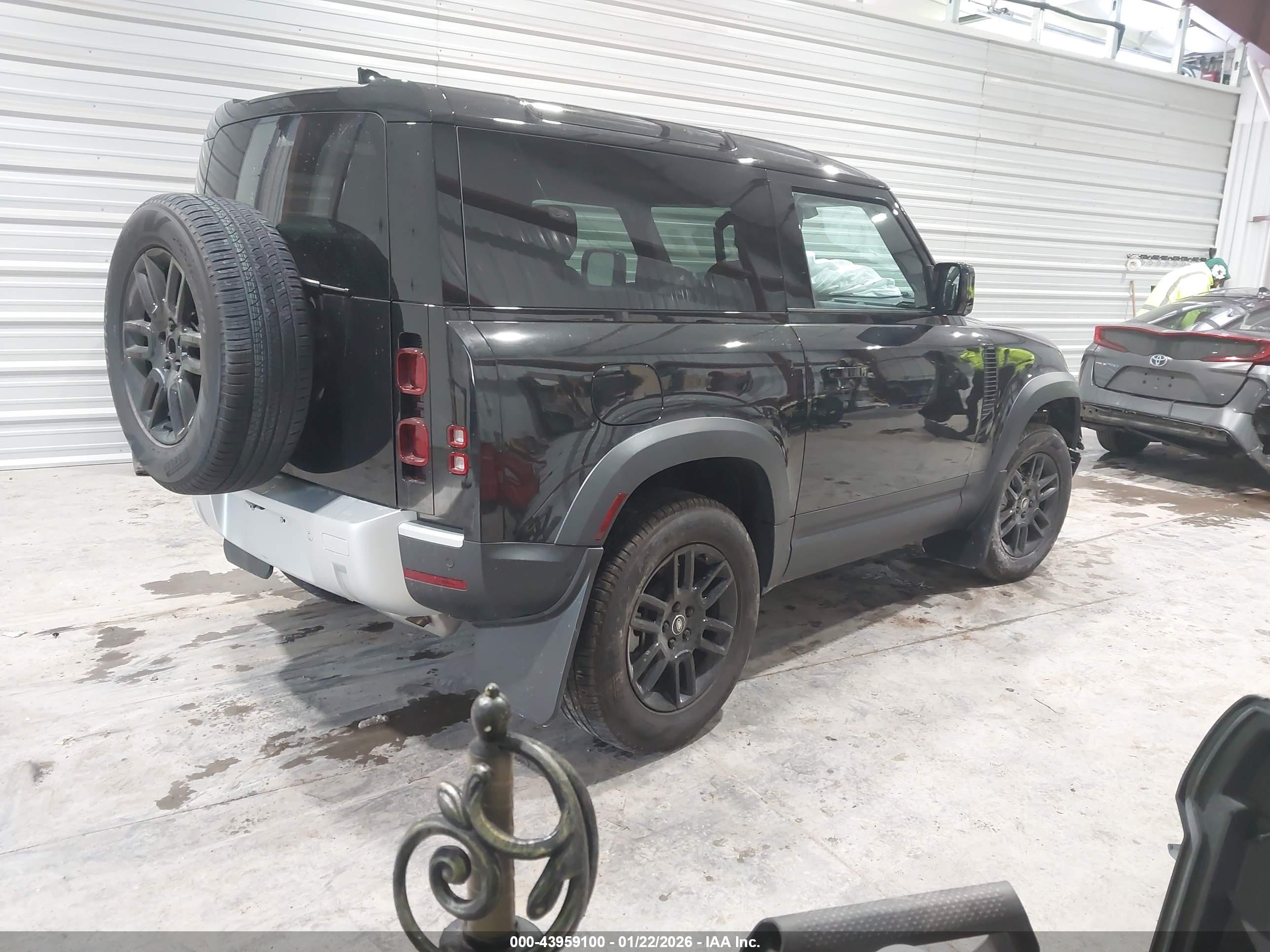 LAND ROVER image 4