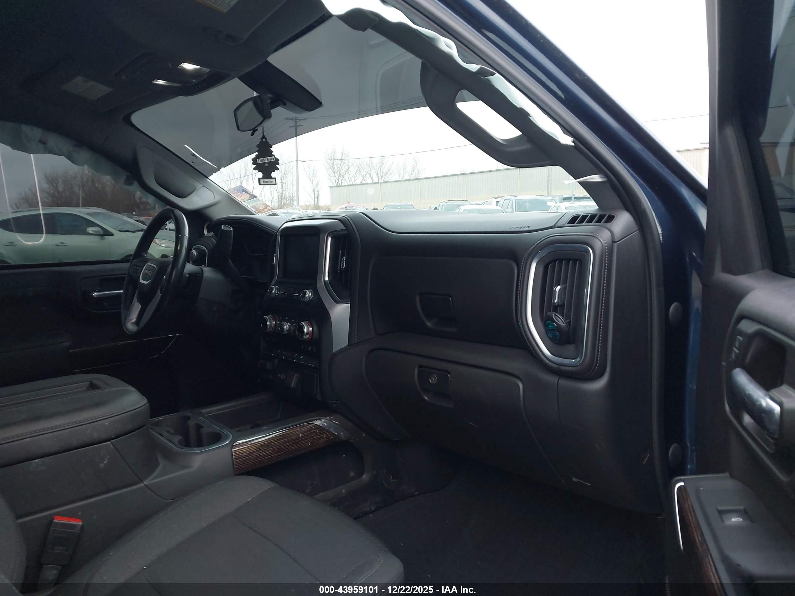 GMC SIERRA image 5