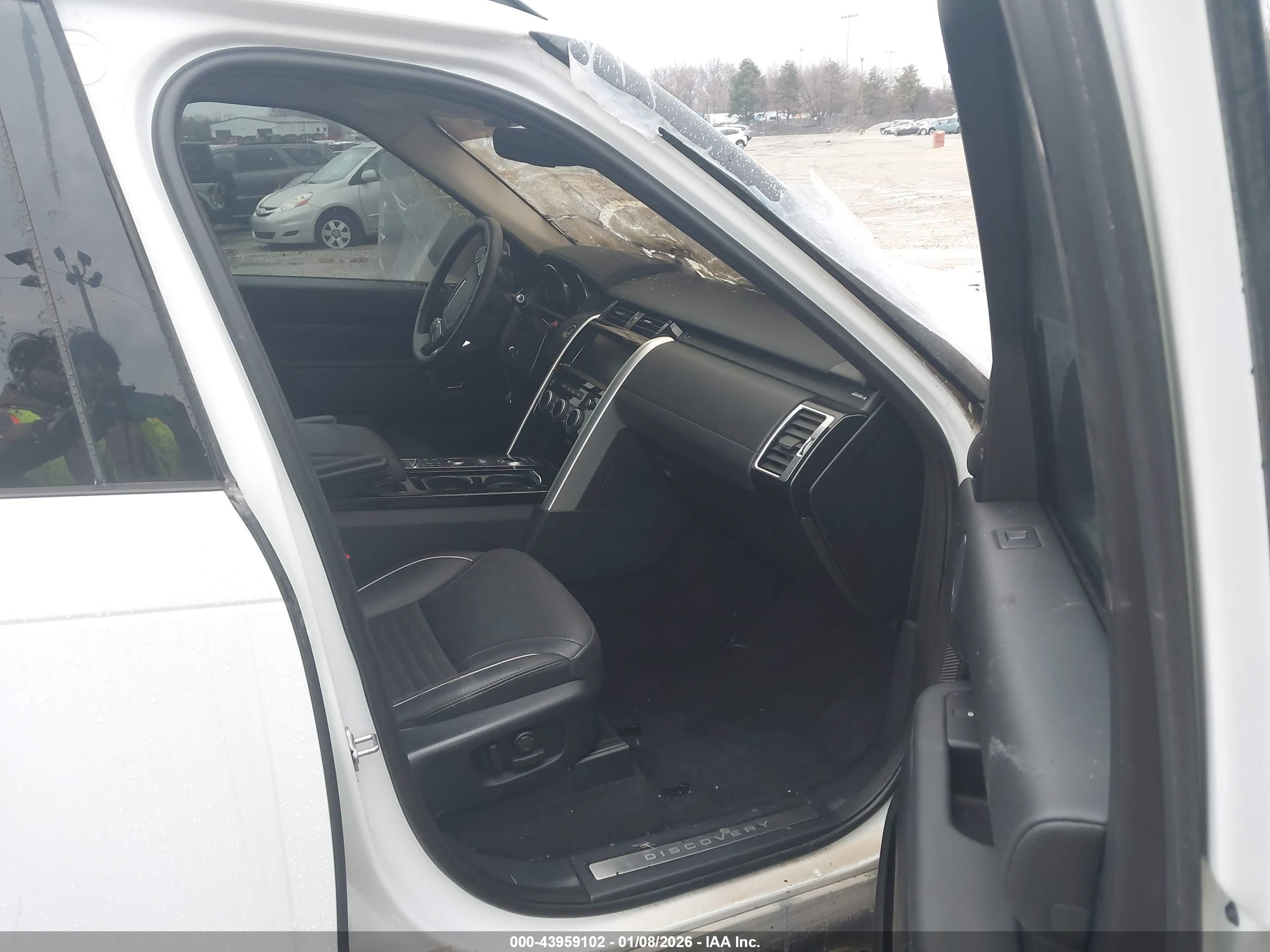 LAND ROVER image 5