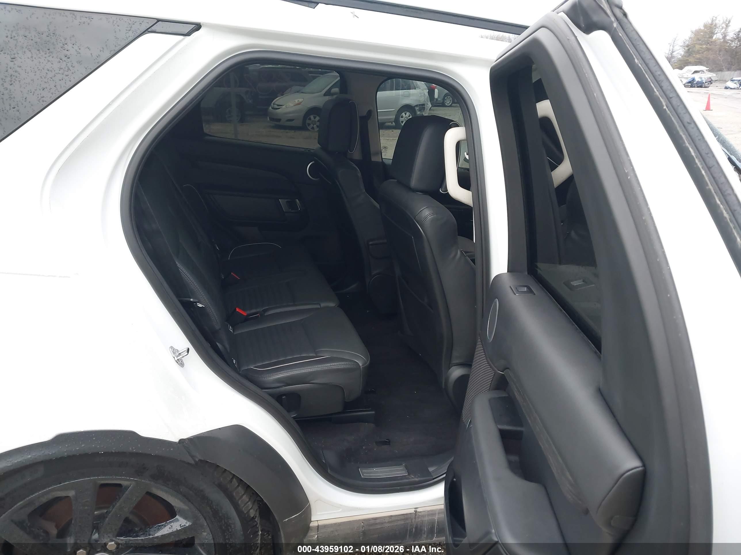 LAND ROVER image 8