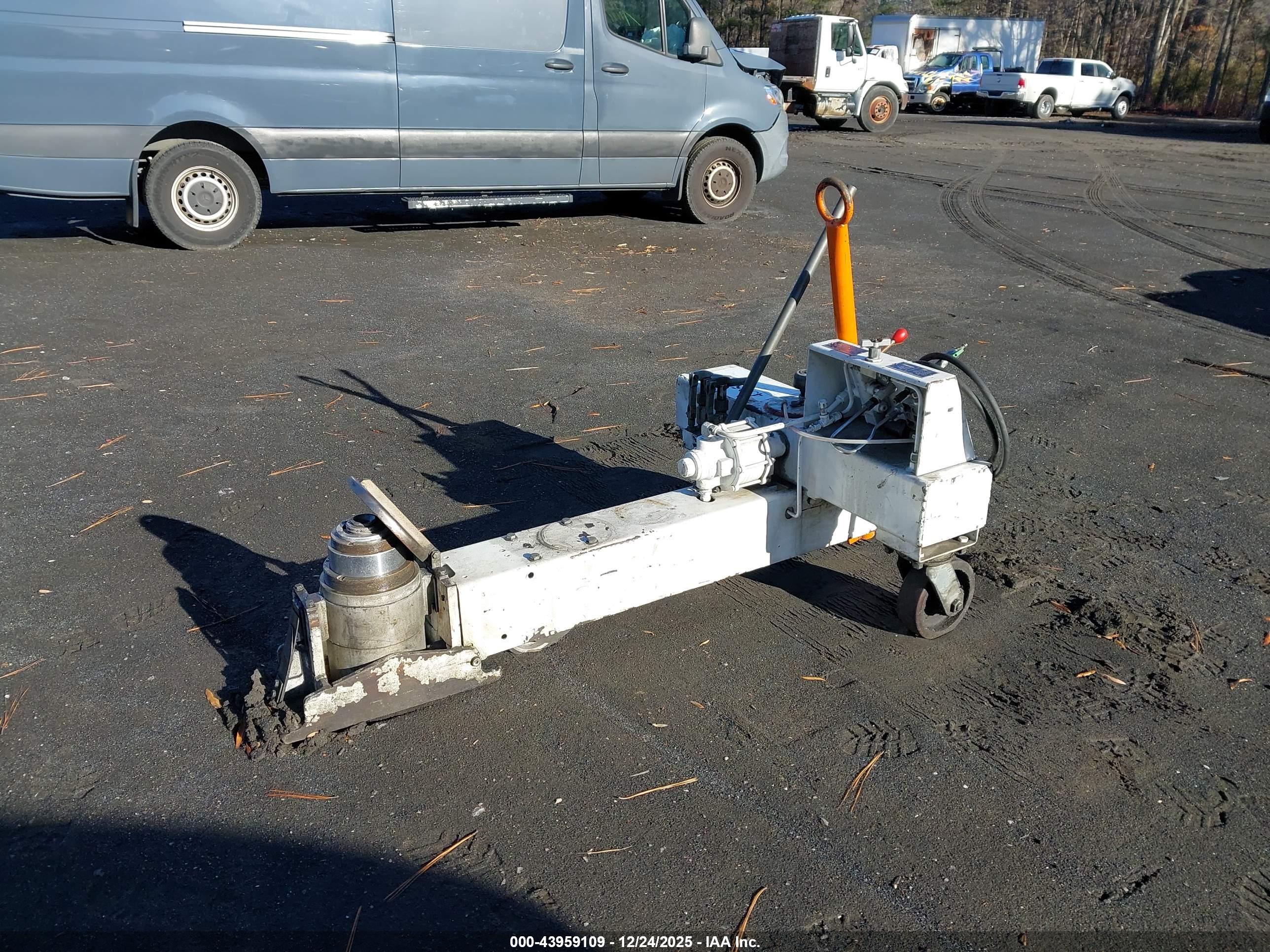 EQUIPMENT JACK image 2
