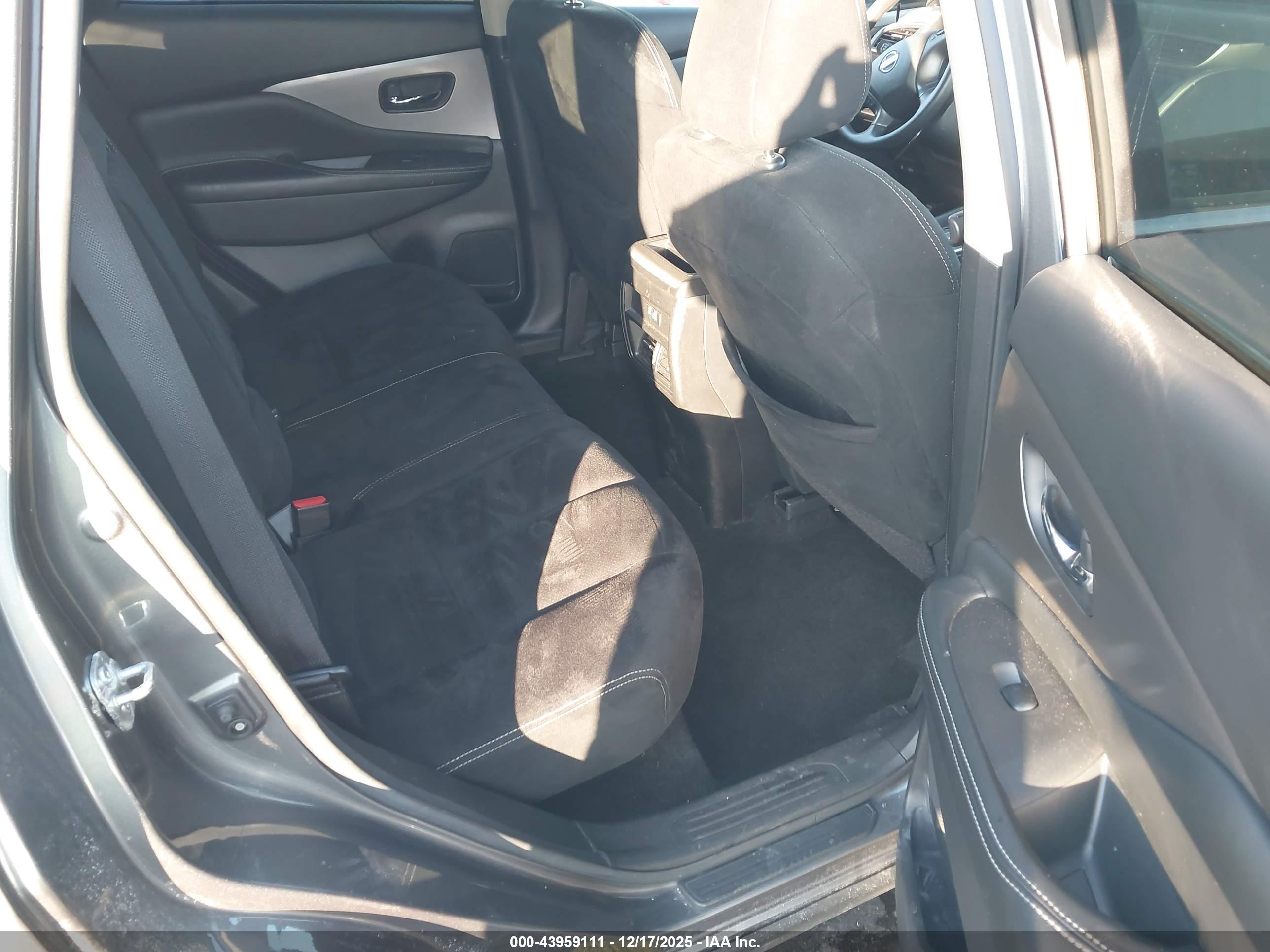NISSAN MURANO image 8