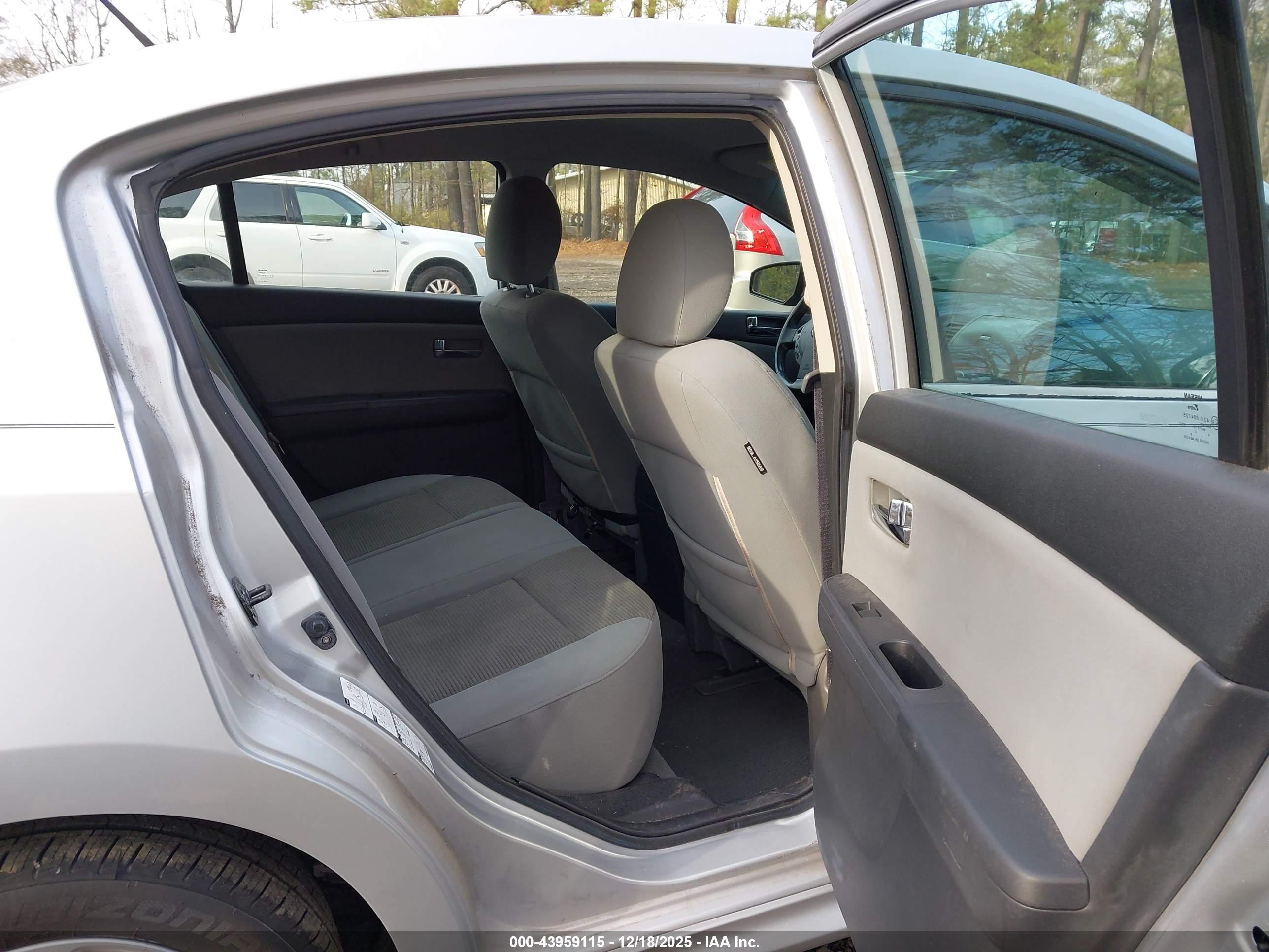 NISSAN SENTRA image 8