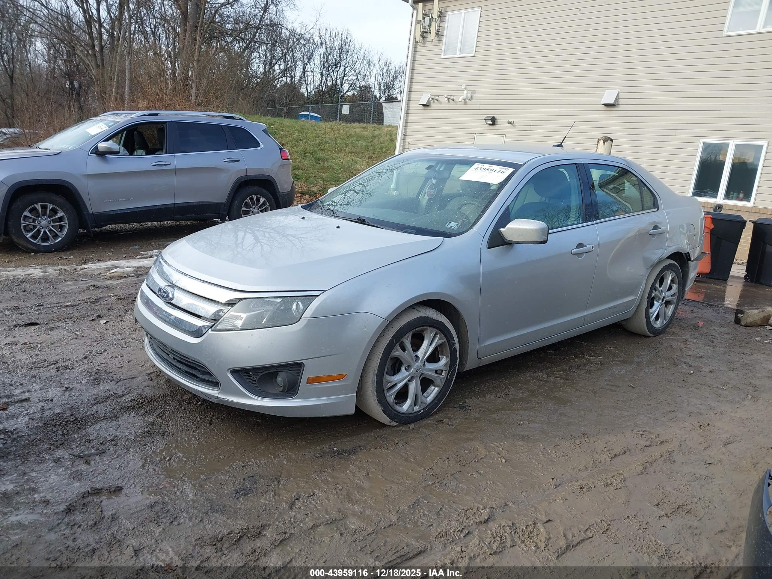 FORD FUSION image 2