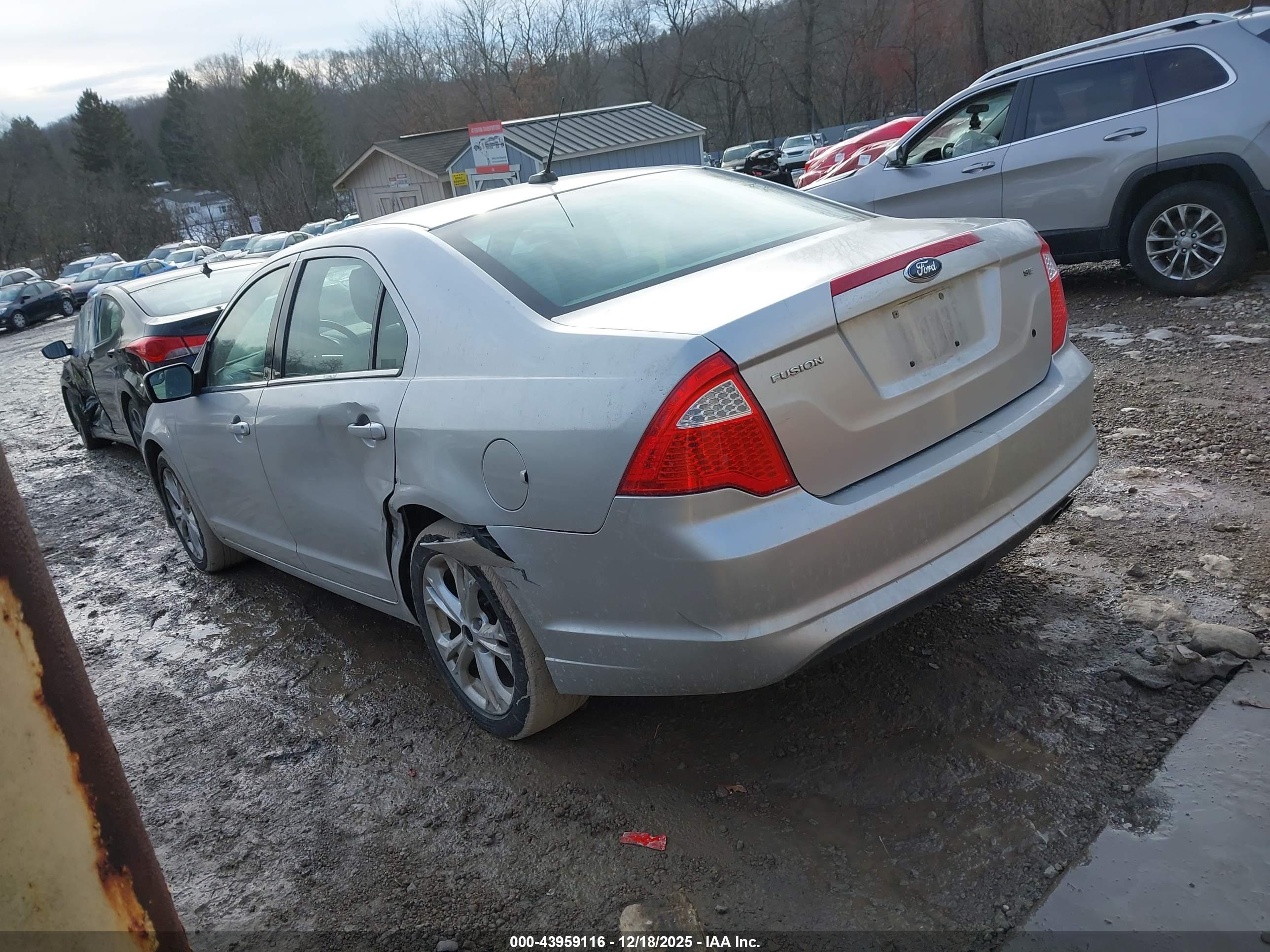 FORD FUSION image 3
