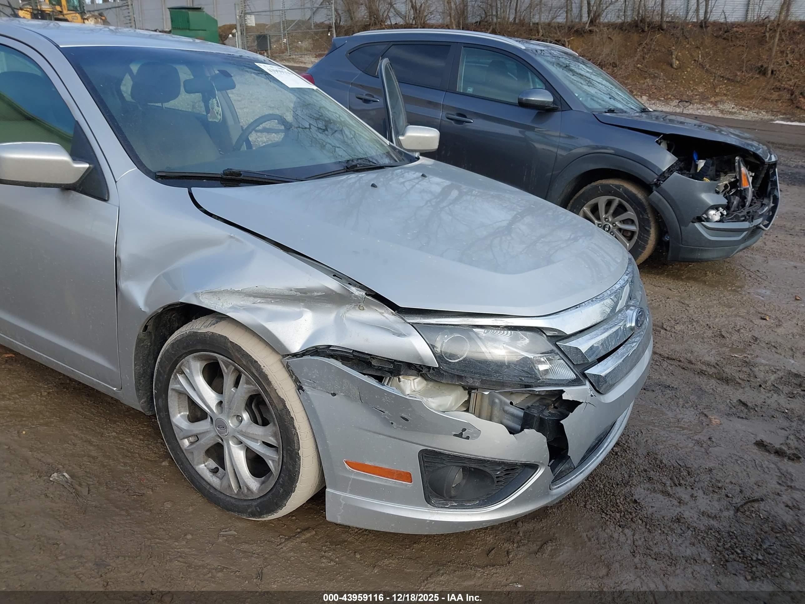 FORD FUSION image 6