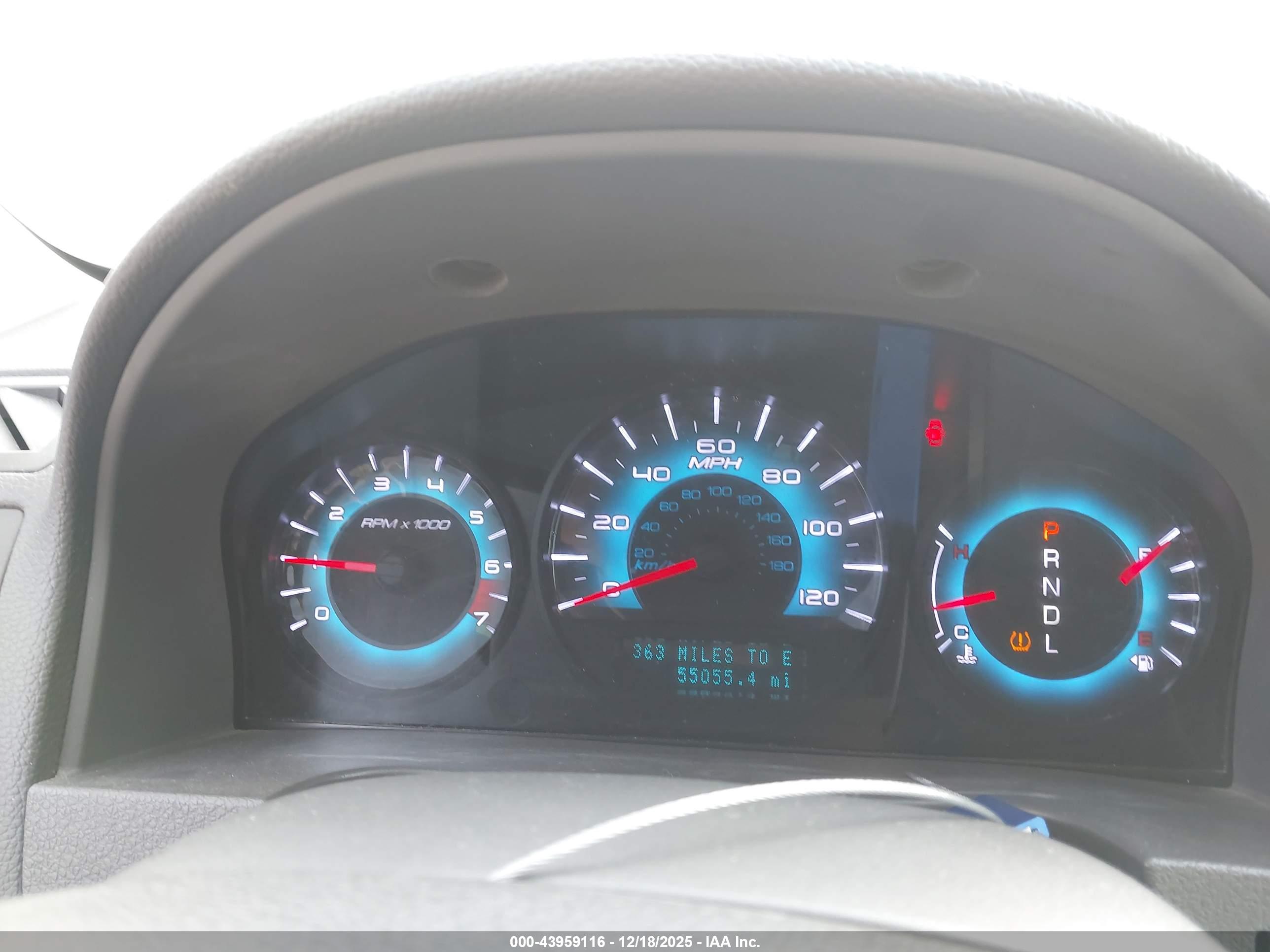 FORD FUSION image 7