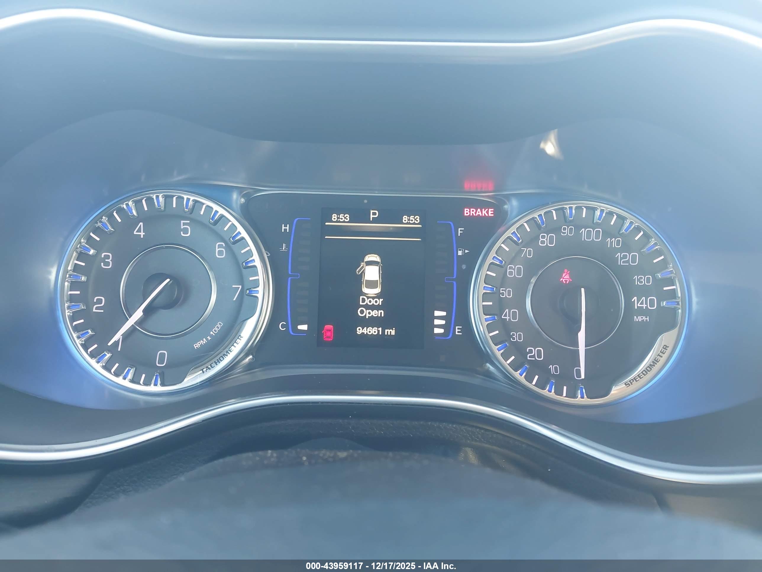 CHRYSLER 200 image 7