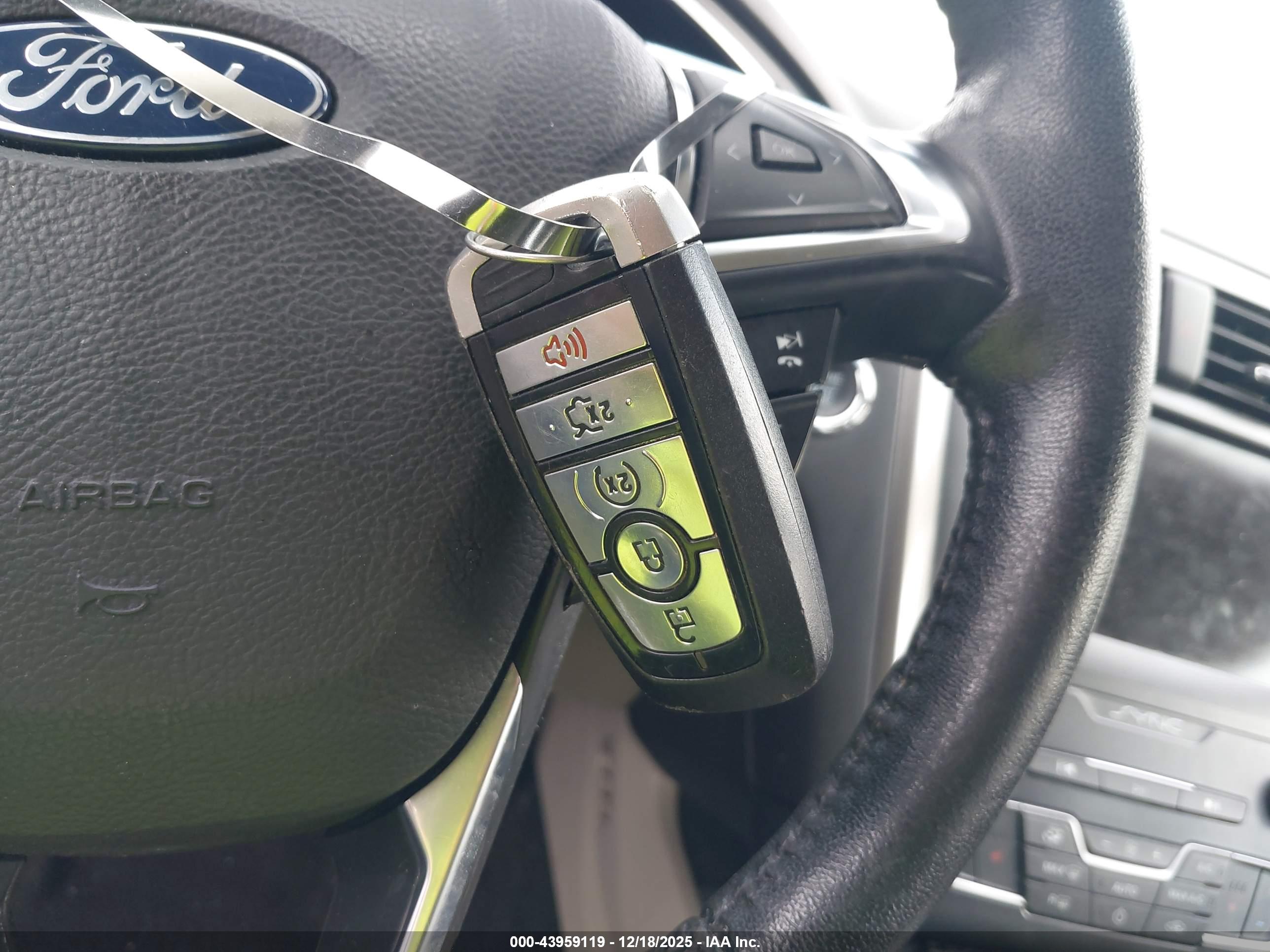 FORD FUSION image 11