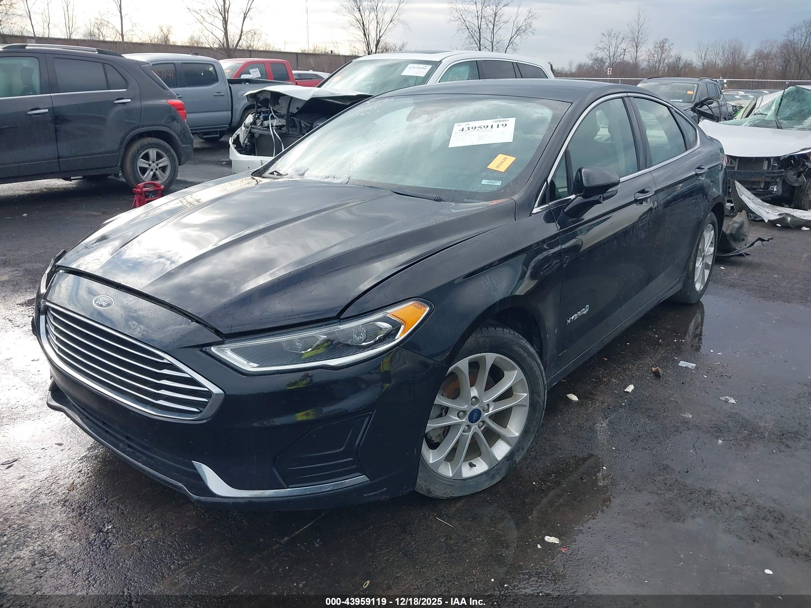 FORD FUSION image 2
