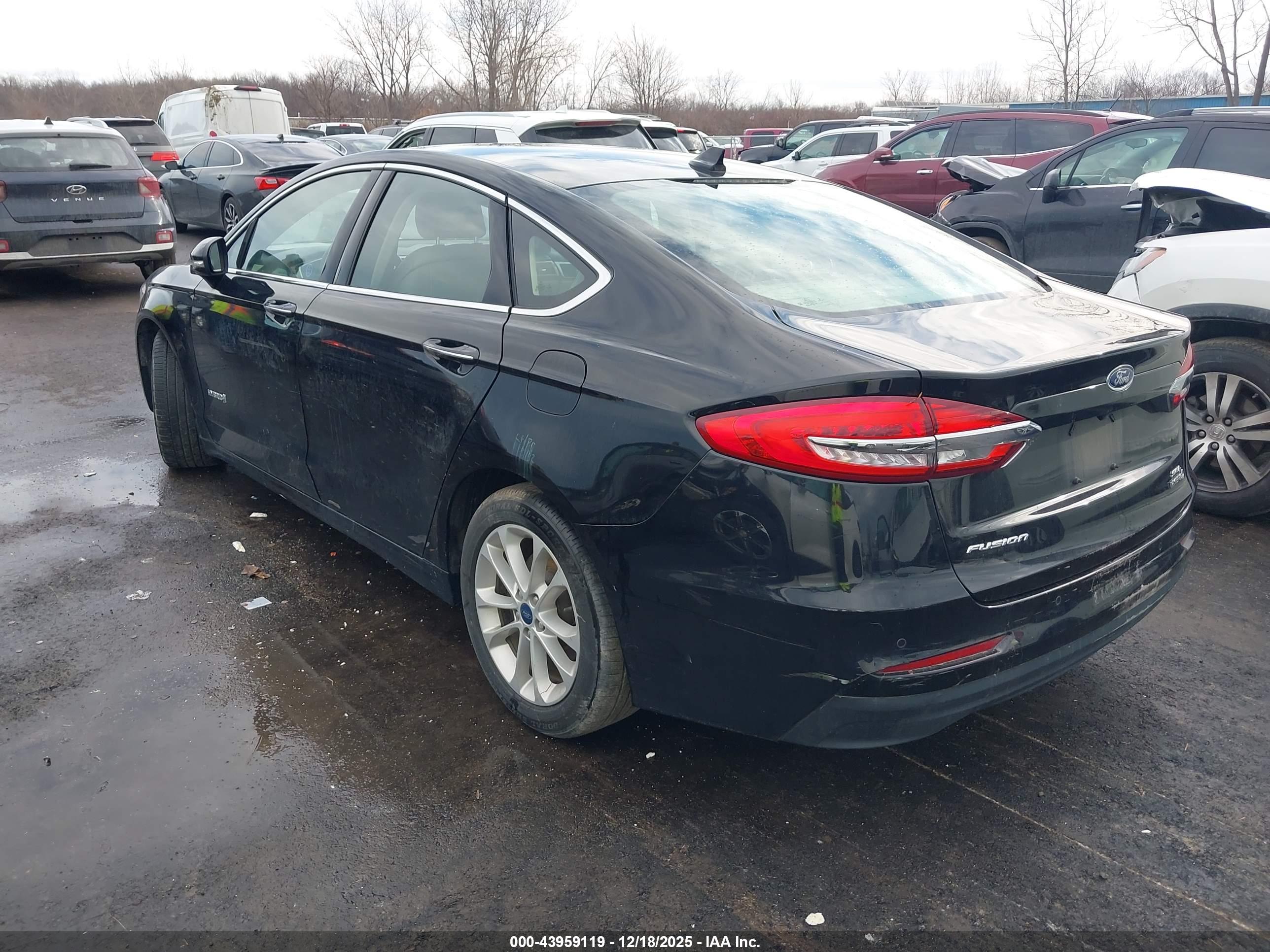 FORD FUSION image 3