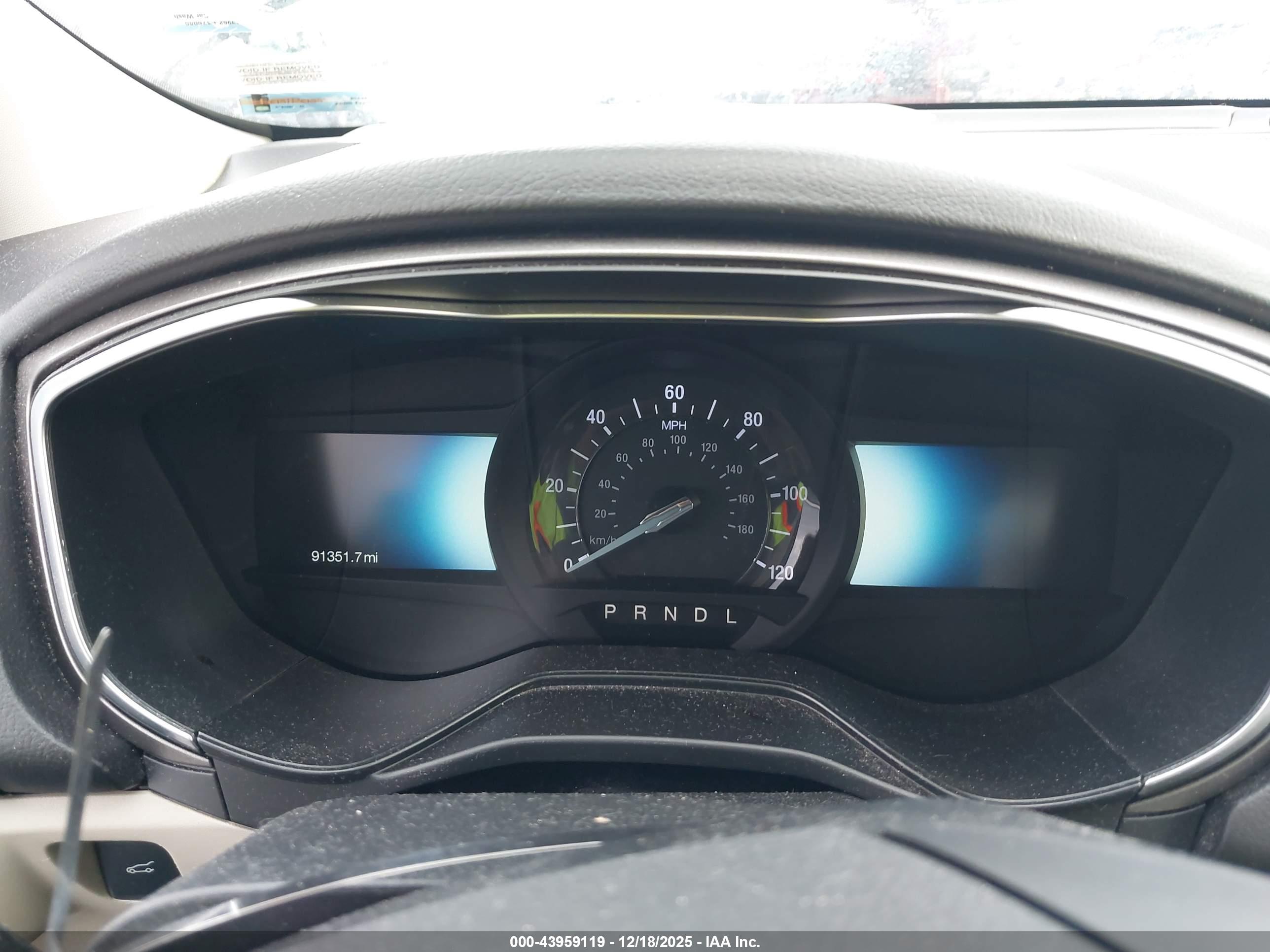 FORD FUSION image 7