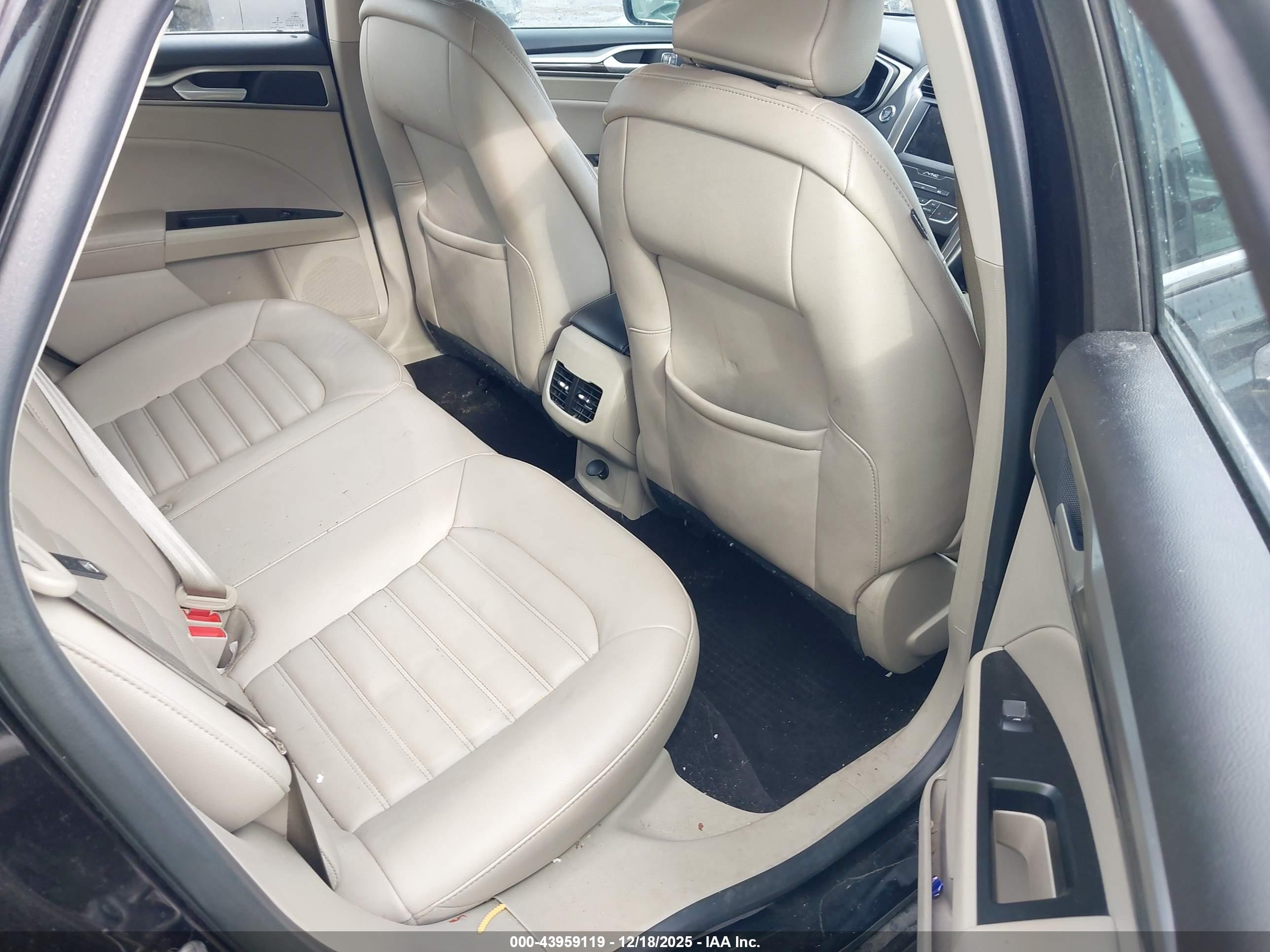 FORD FUSION image 8