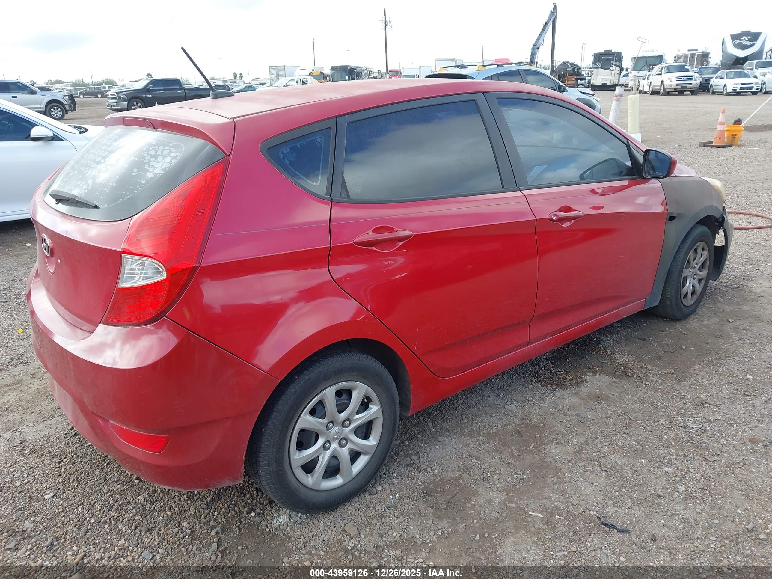 HYUNDAI ACCENT image 4