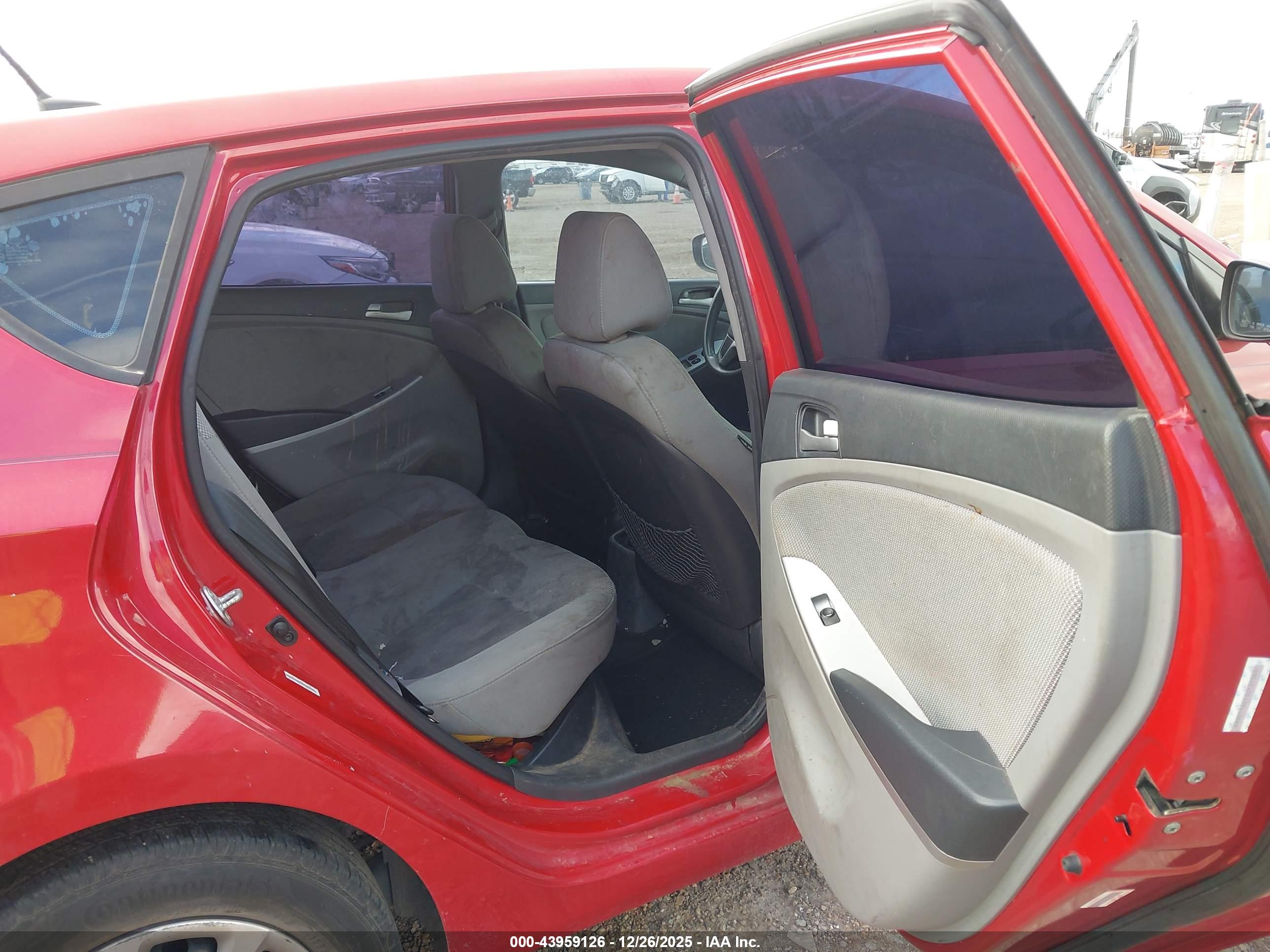 HYUNDAI ACCENT image 8