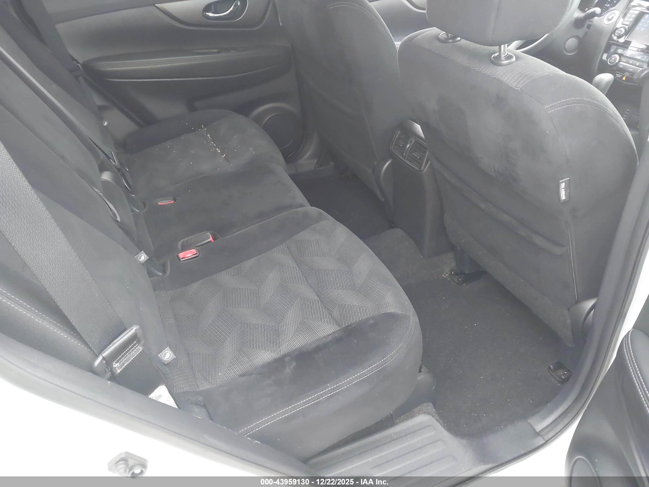 NISSAN ROGUE image 8