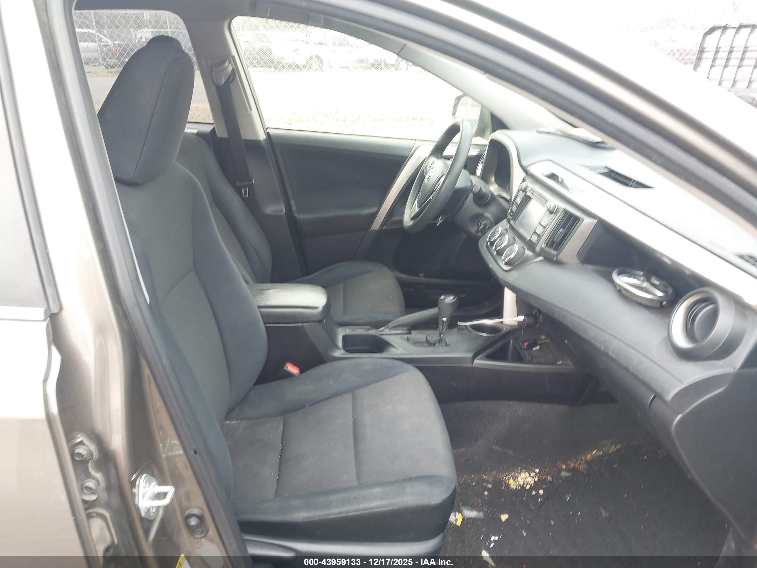 TOYOTA RAV4 image 5