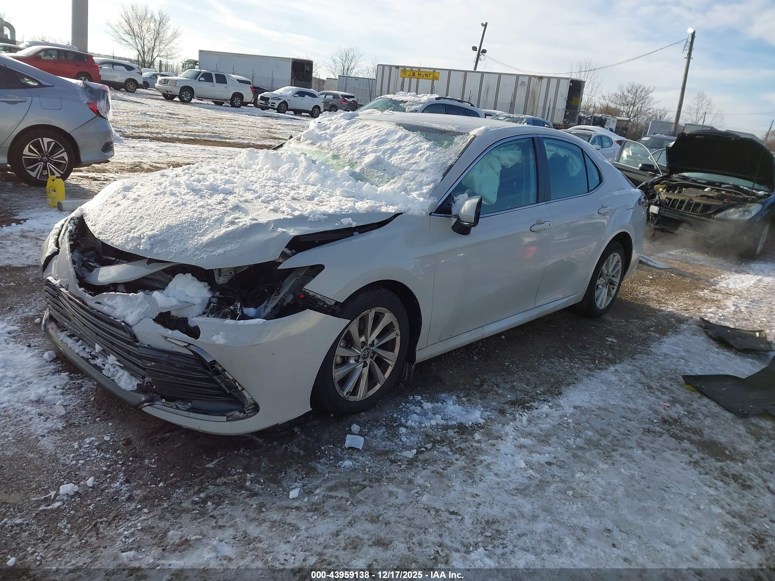 TOYOTA CAMRY image 2
