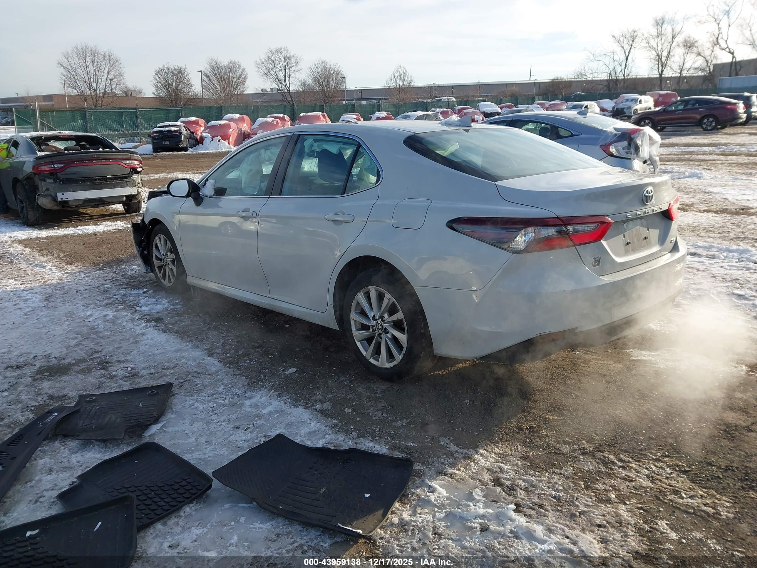 TOYOTA CAMRY image 3