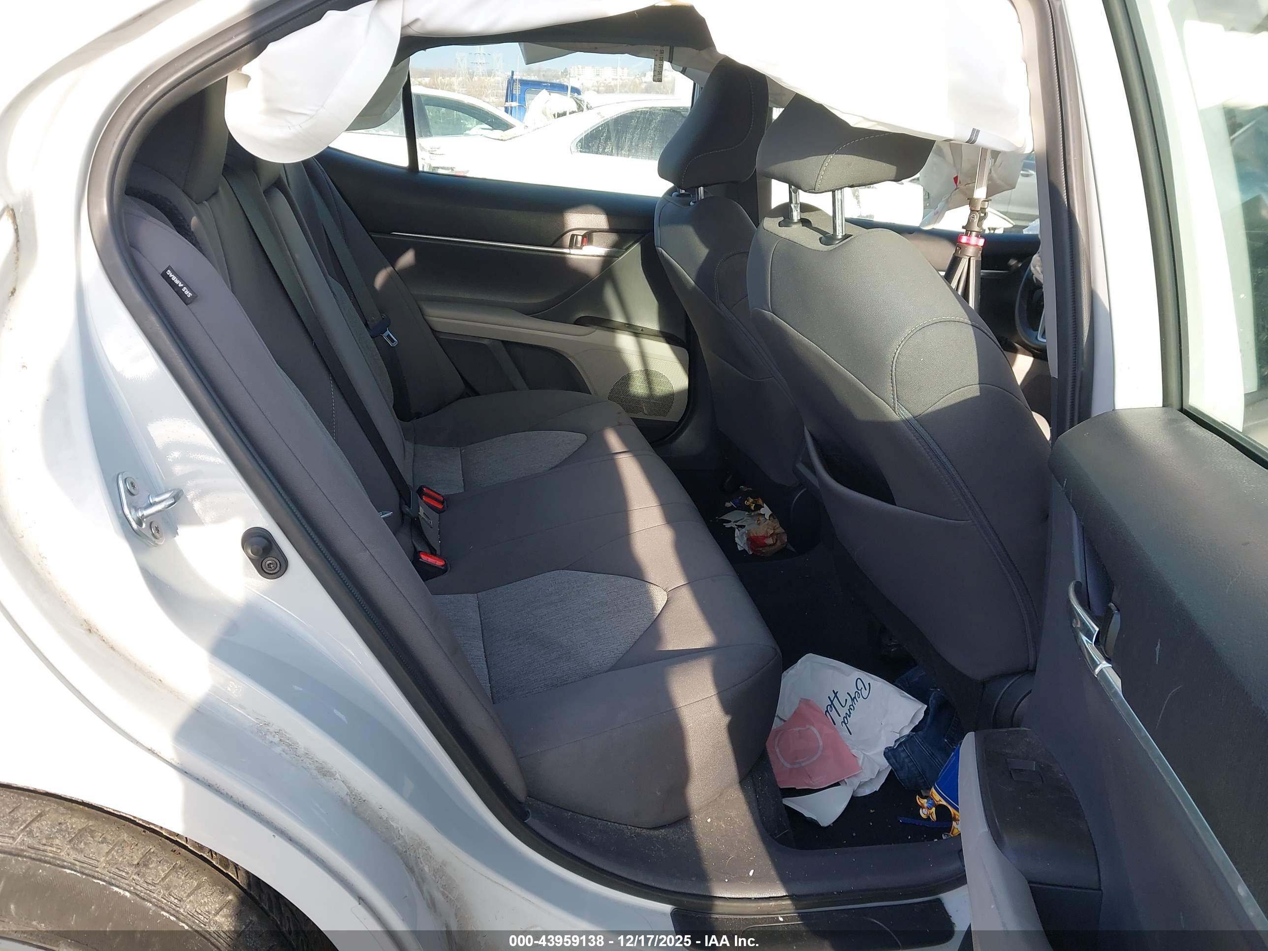 TOYOTA CAMRY image 8