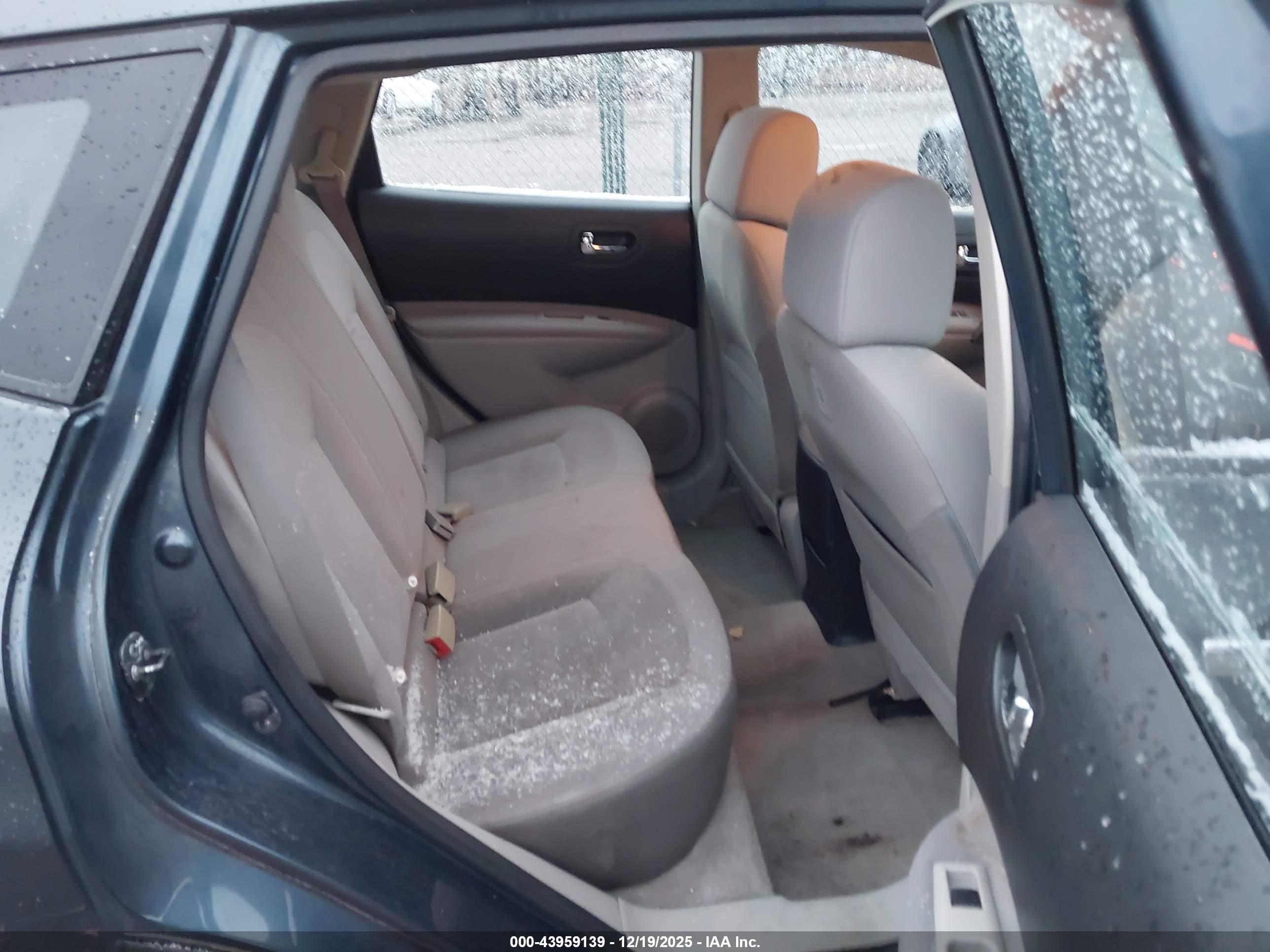 NISSAN ROGUE image 8