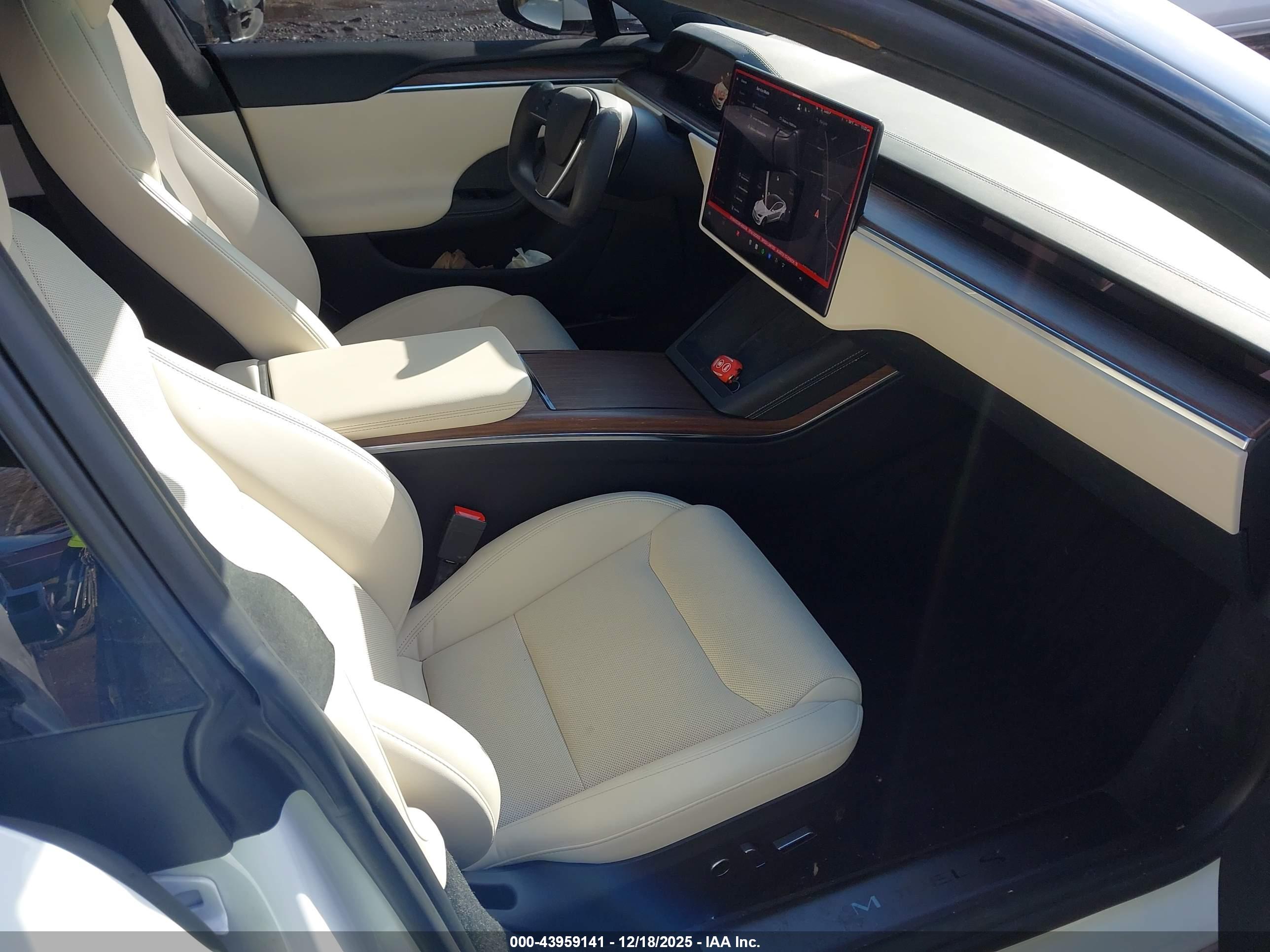 TESLA MODEL image 5