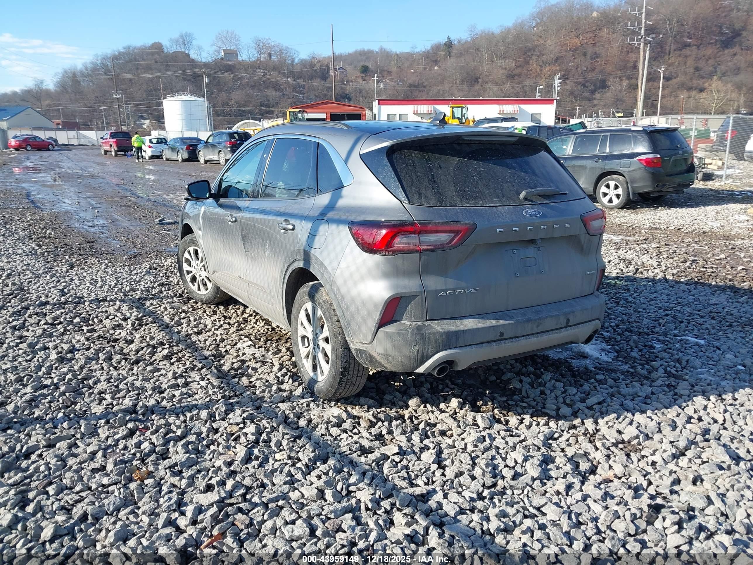 FORD ESCAPE image 3