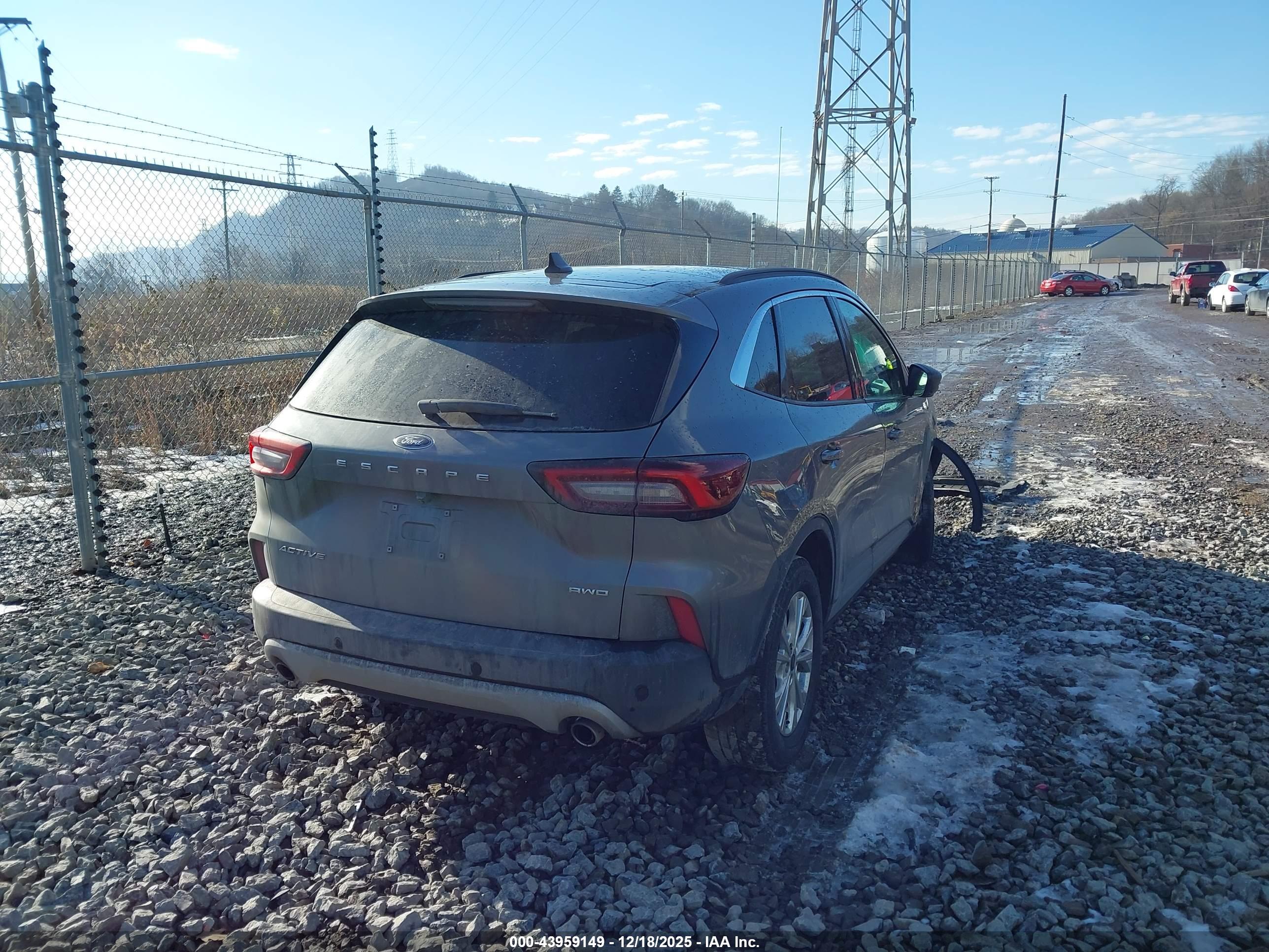 FORD ESCAPE image 4