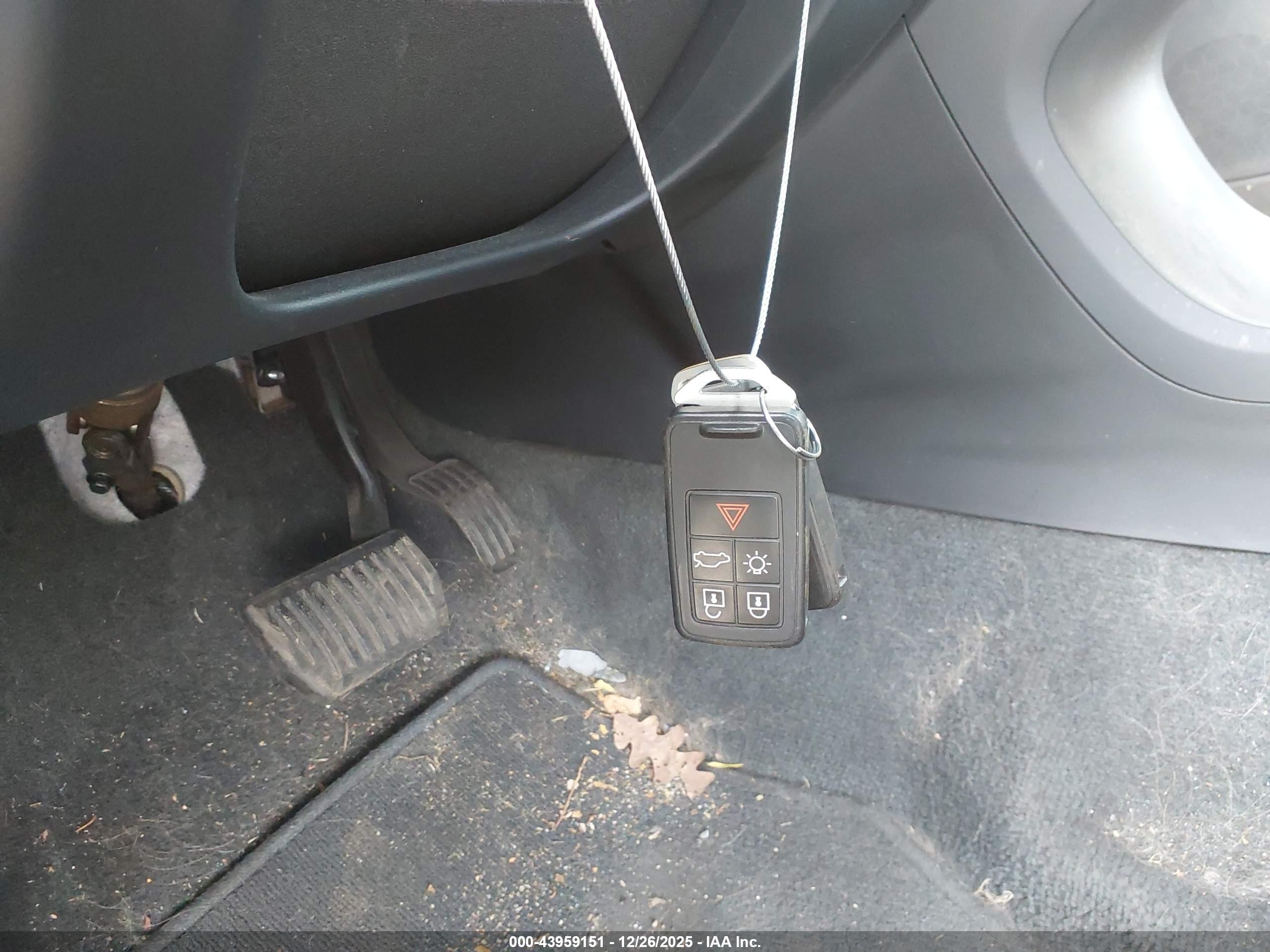 VOLVO XC60 image 11
