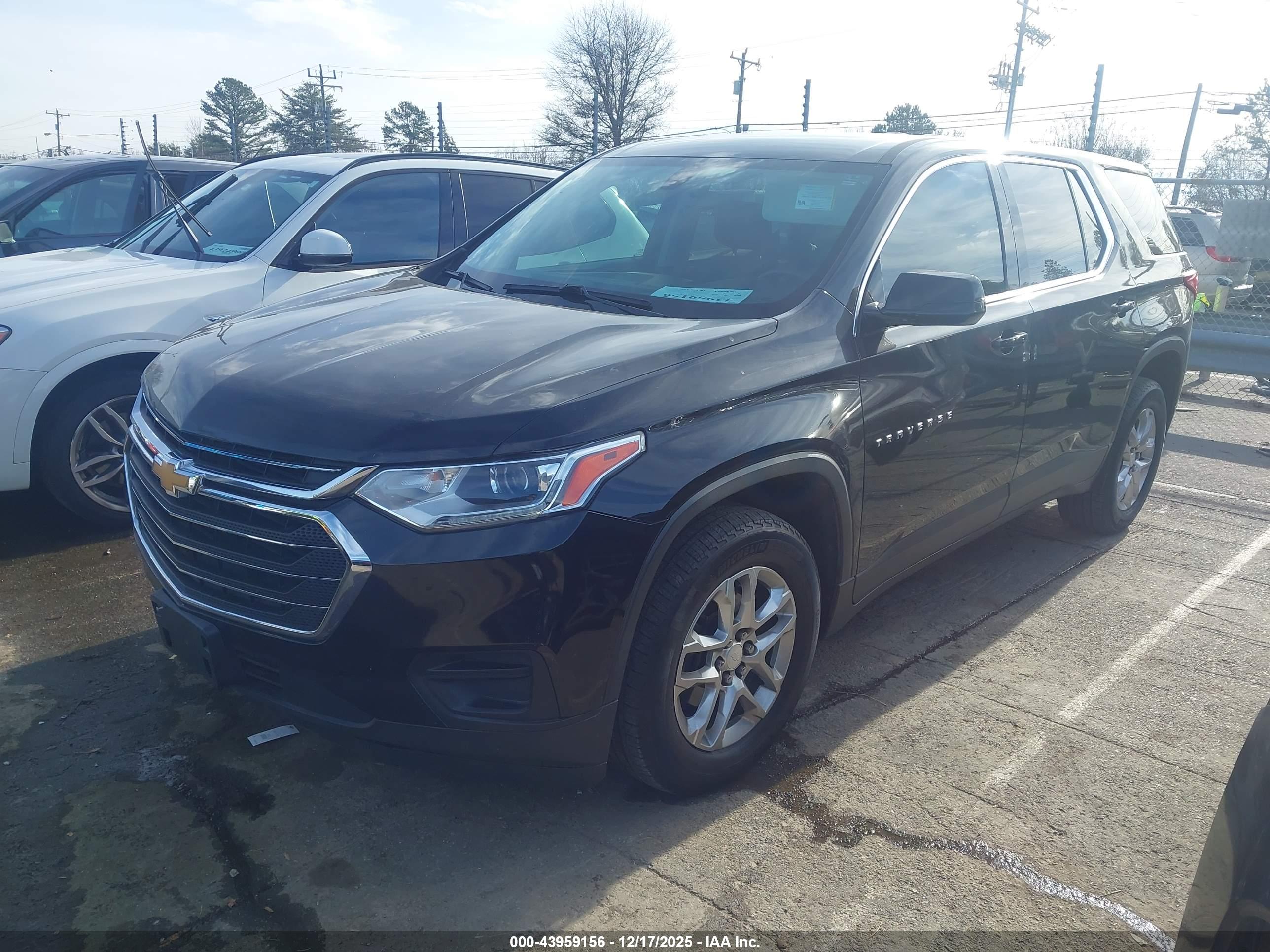 CHEVROLET TRAVERSE image 2
